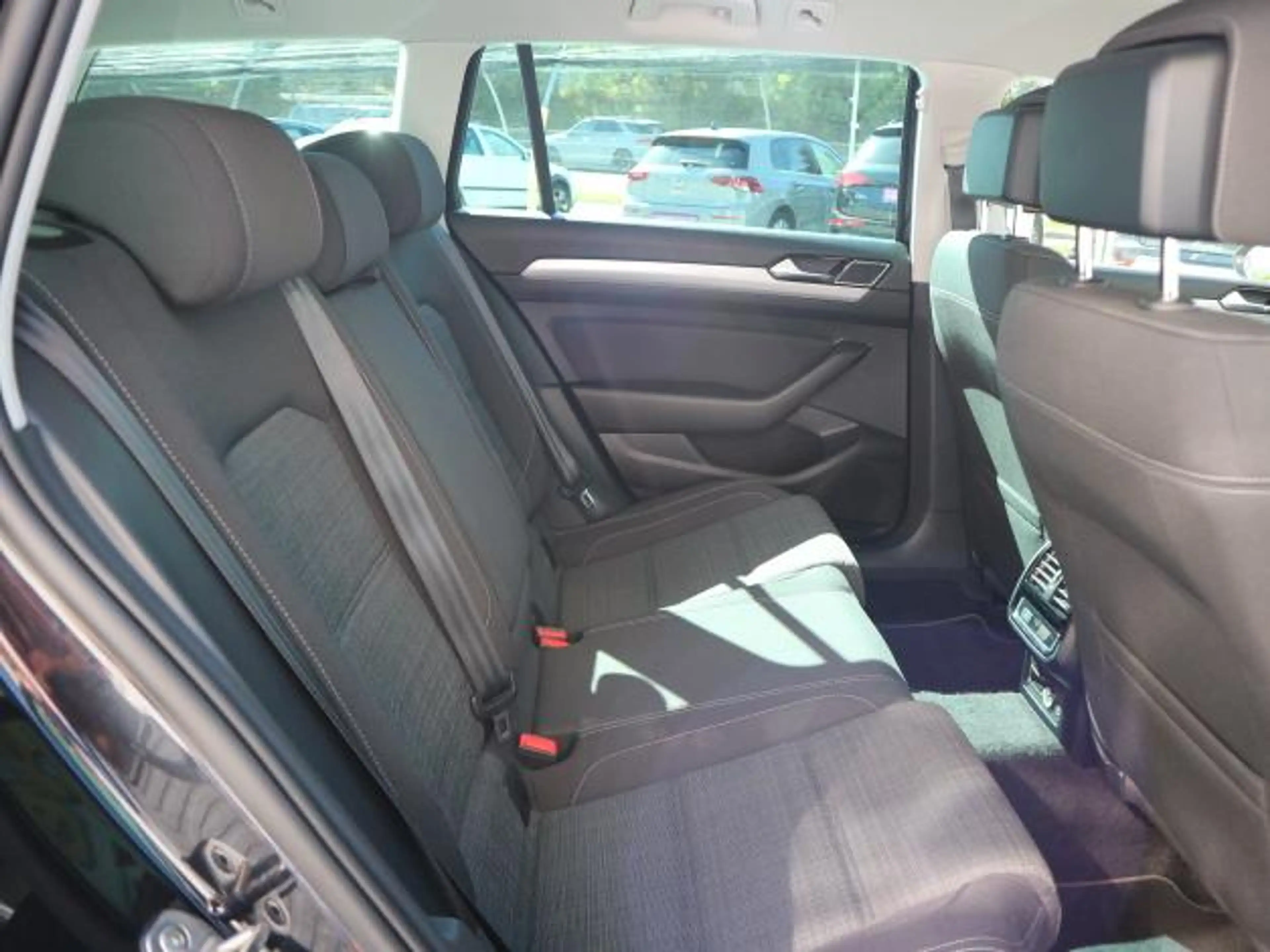 Volkswagen Passat Variant Business 4Motion*AHK* — photo 15