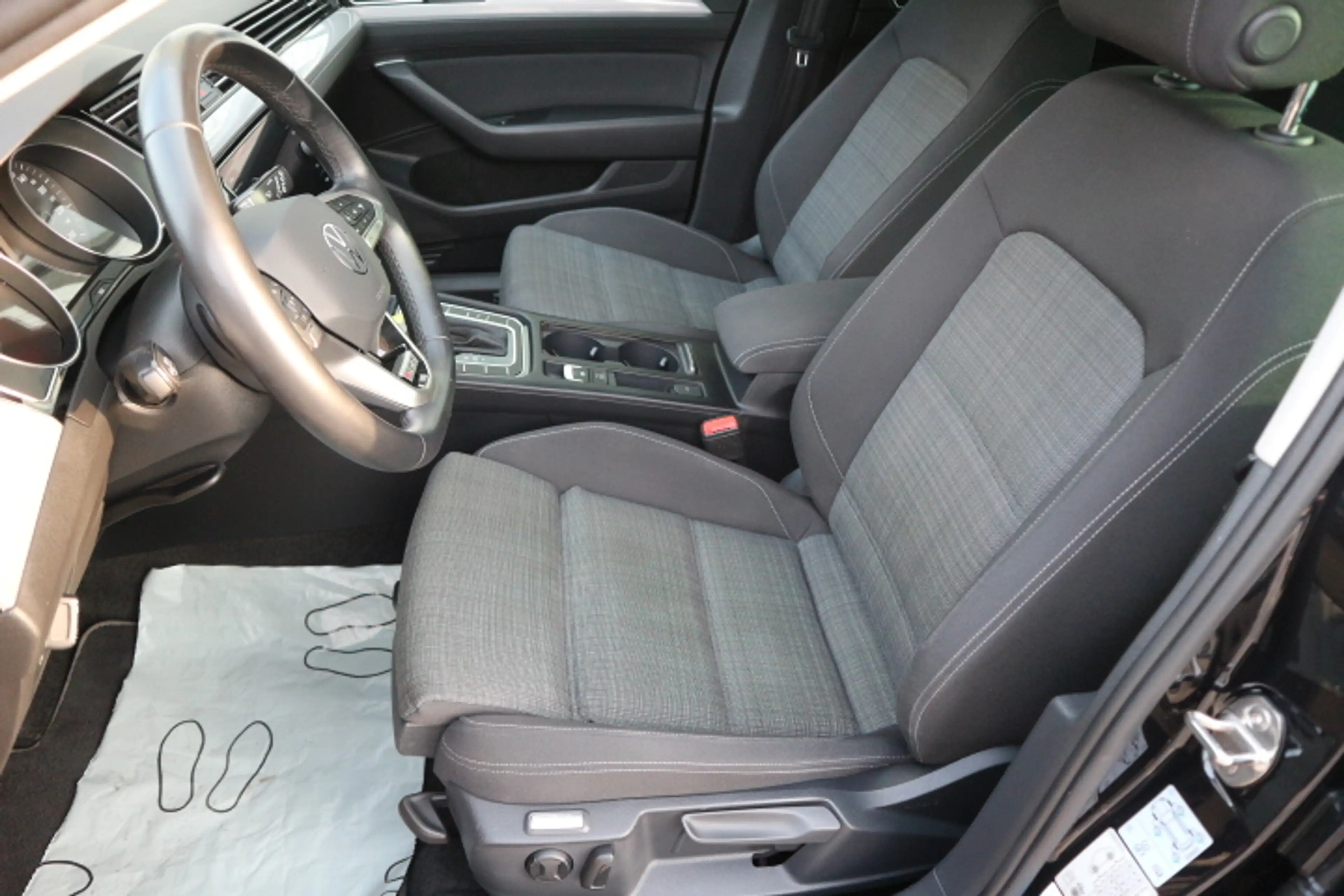 Volkswagen Passat Variant Business 4Motion*AHK* — photo 10