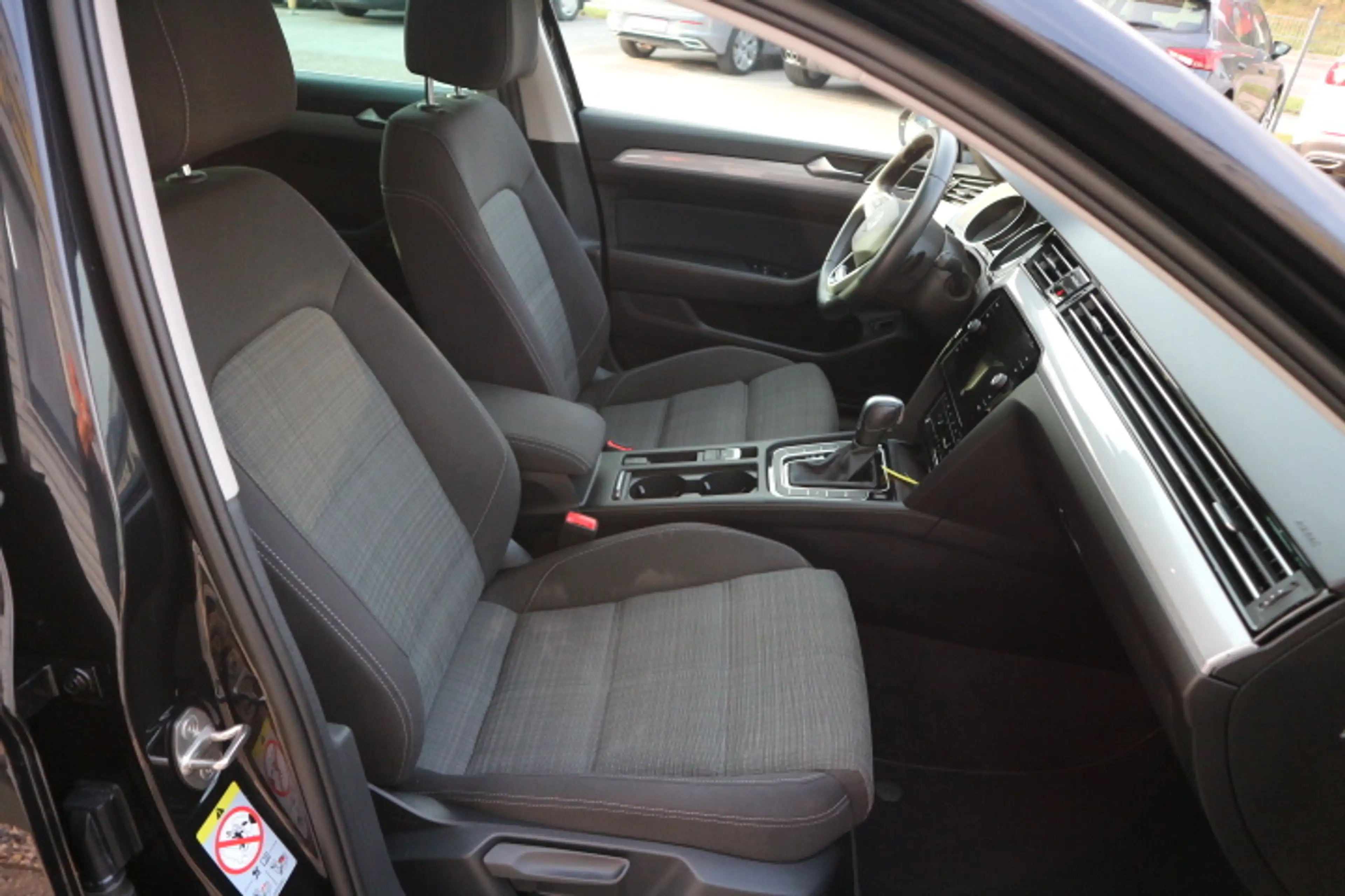 Volkswagen Passat Variant Business 4Motion*AHK* — photo 11