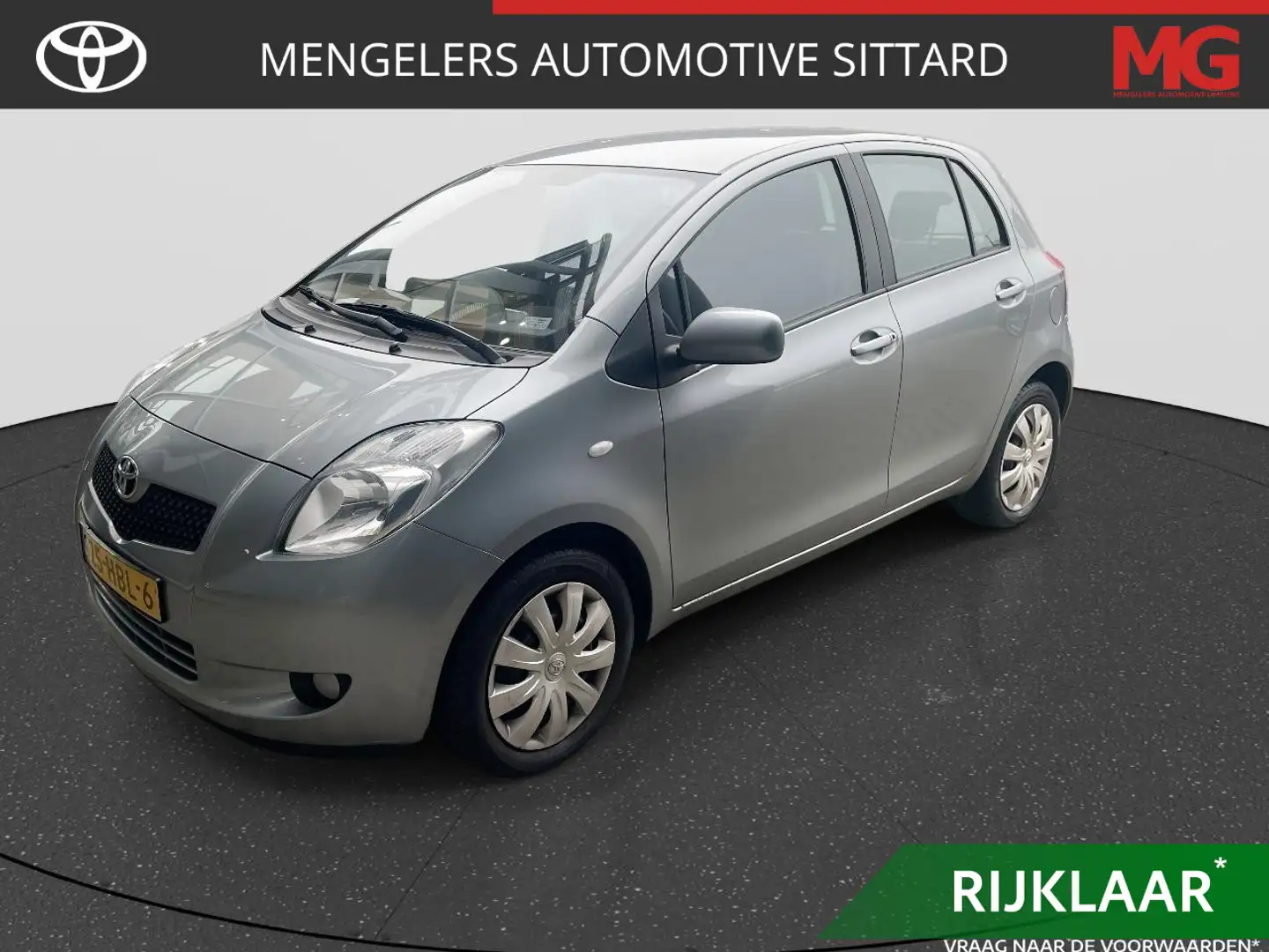 Toyota Yaris 1.3 VVTi Sol Gris - 1