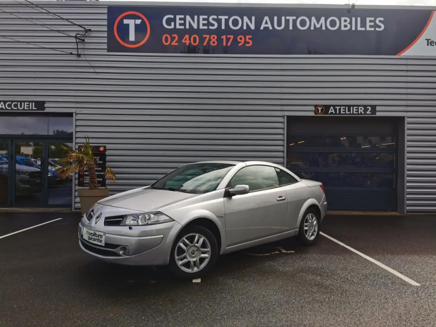 Renault Megane 1.6 16V 110CH PRIVILEGE BVA Gris - 1