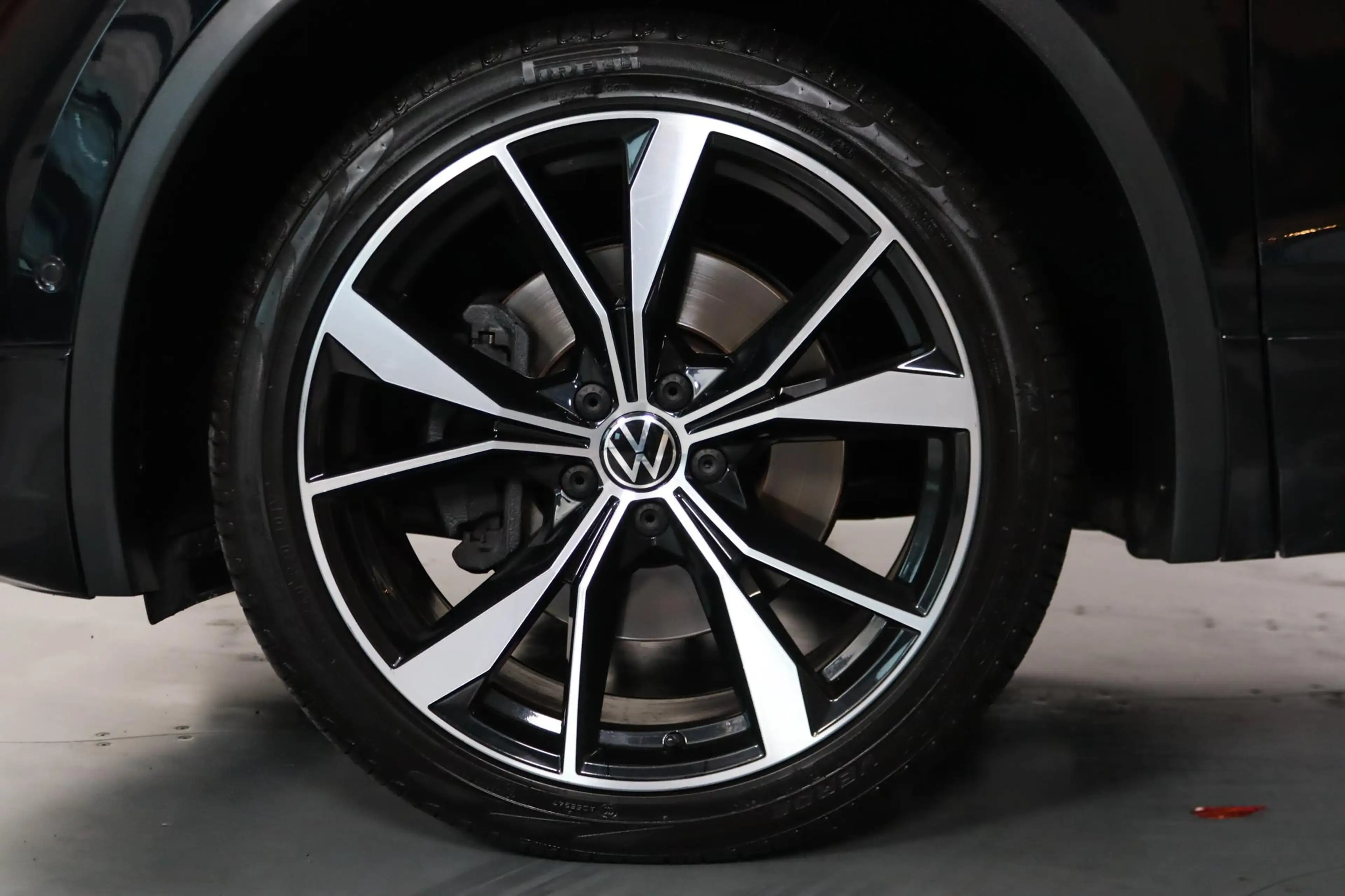 Volkswagen Tiguan Allspace 2.0 TSI 4Motion Highline R-Line 7-Persoons Panoram — photo 25