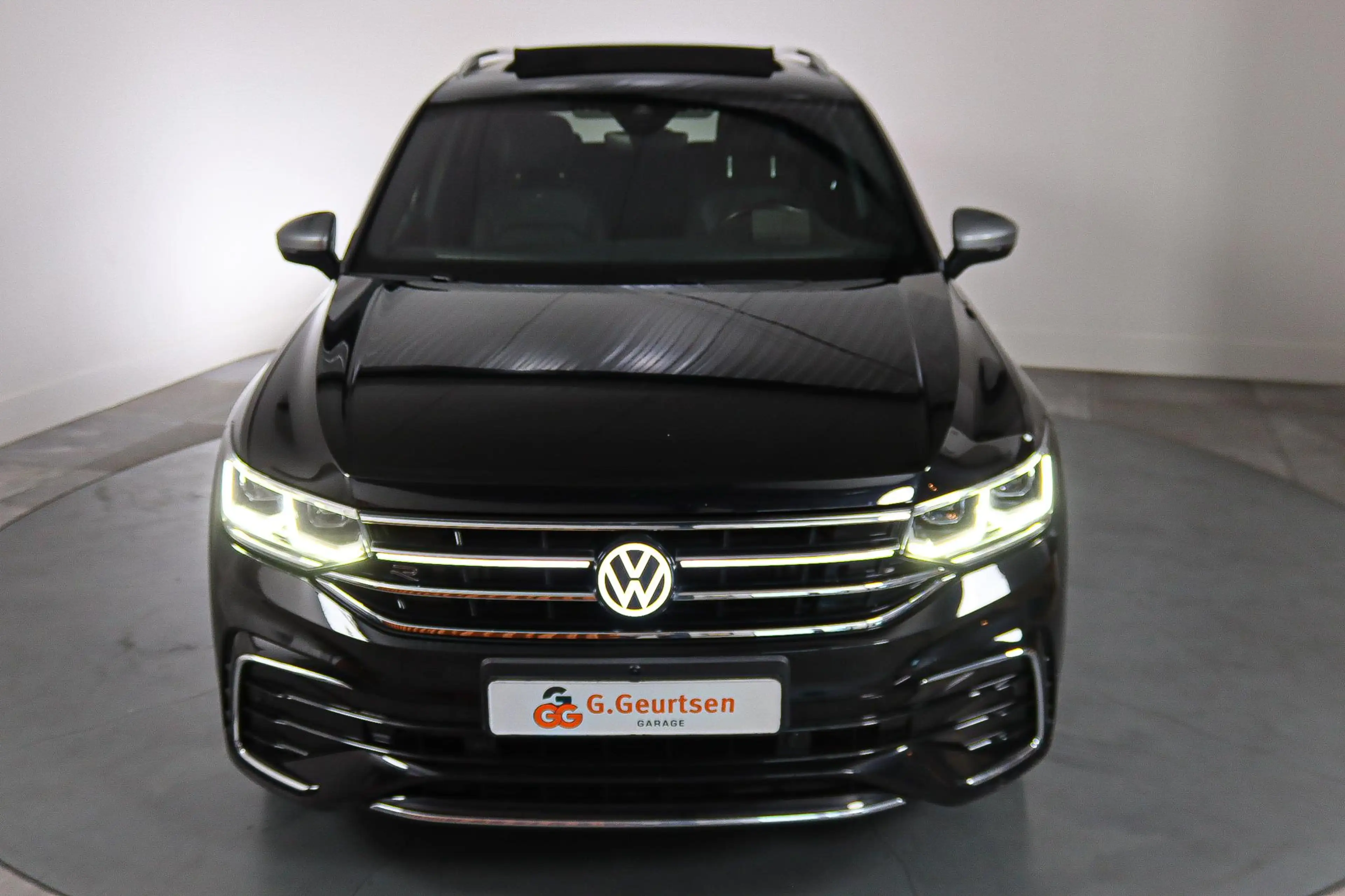 Volkswagen Tiguan Allspace 2.0 TSI 4Motion Highline R-Line 7-Persoons Panoram — photo 14