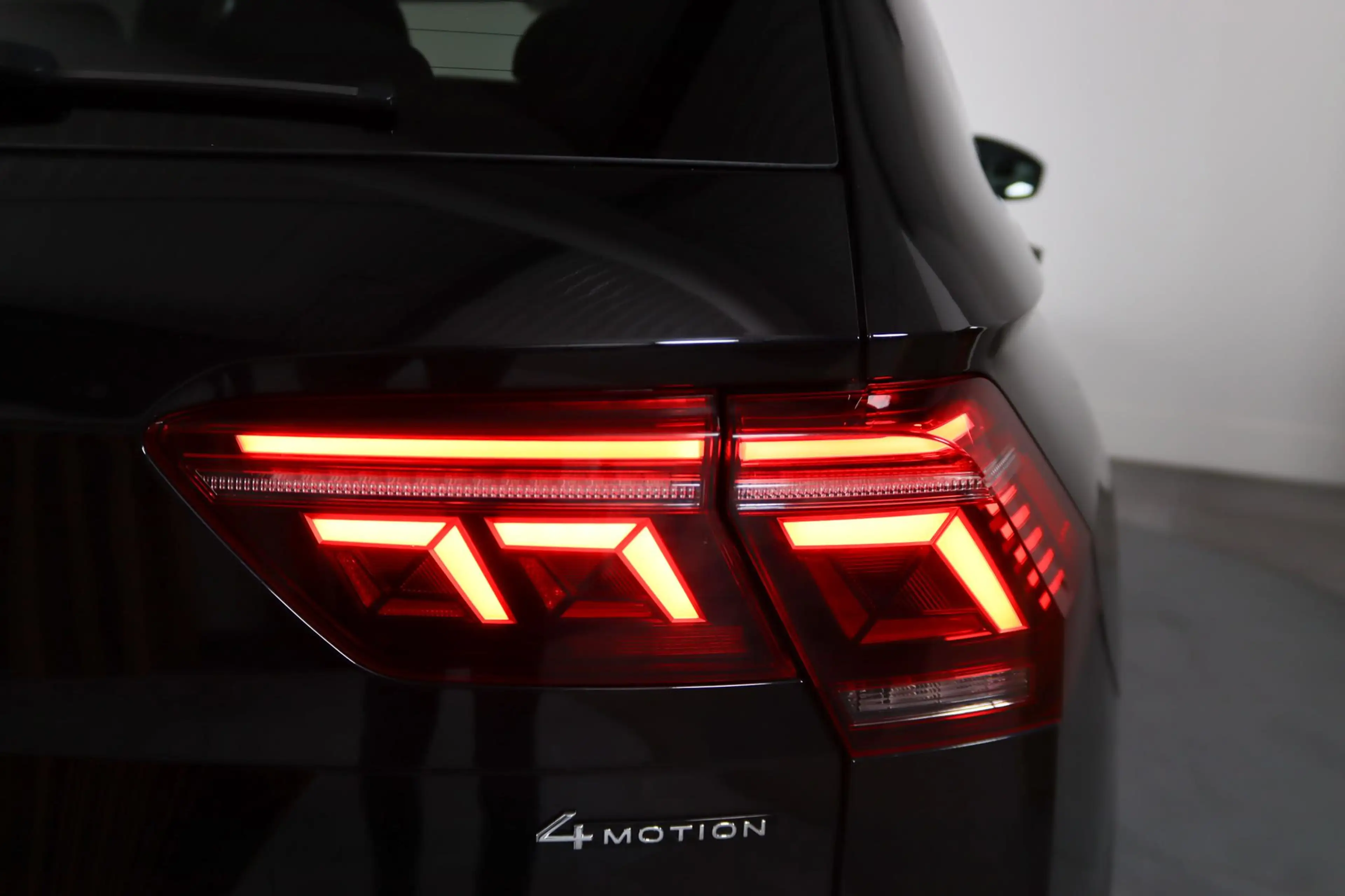 Volkswagen Tiguan Allspace 2.0 TSI 4Motion Highline R-Line 7-Persoons Panoram — photo 19