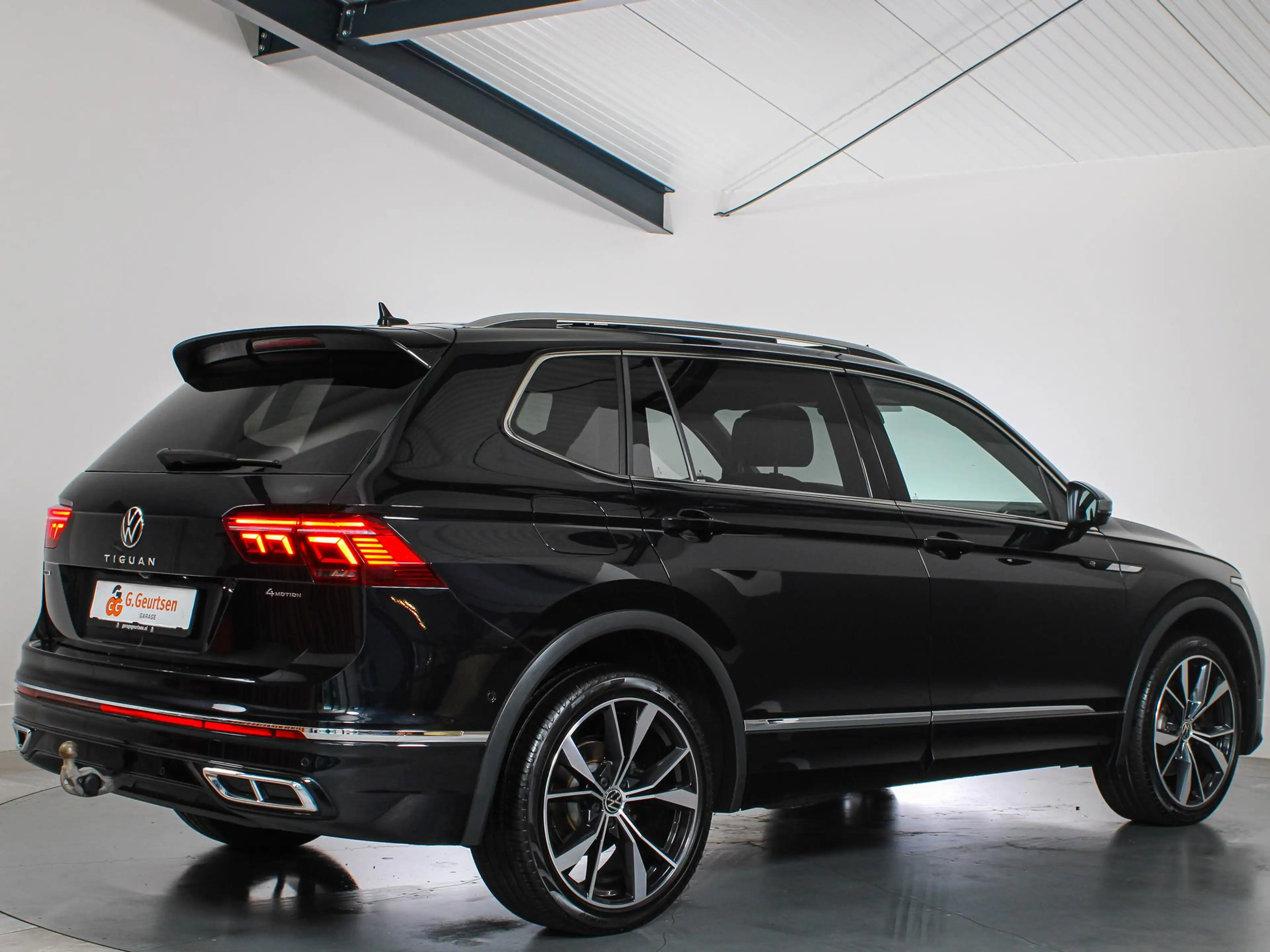 Volkswagen Tiguan Allspace 2.0 TSI 4Motion Highline R-Line 7-Persoons Panoram — photo 2