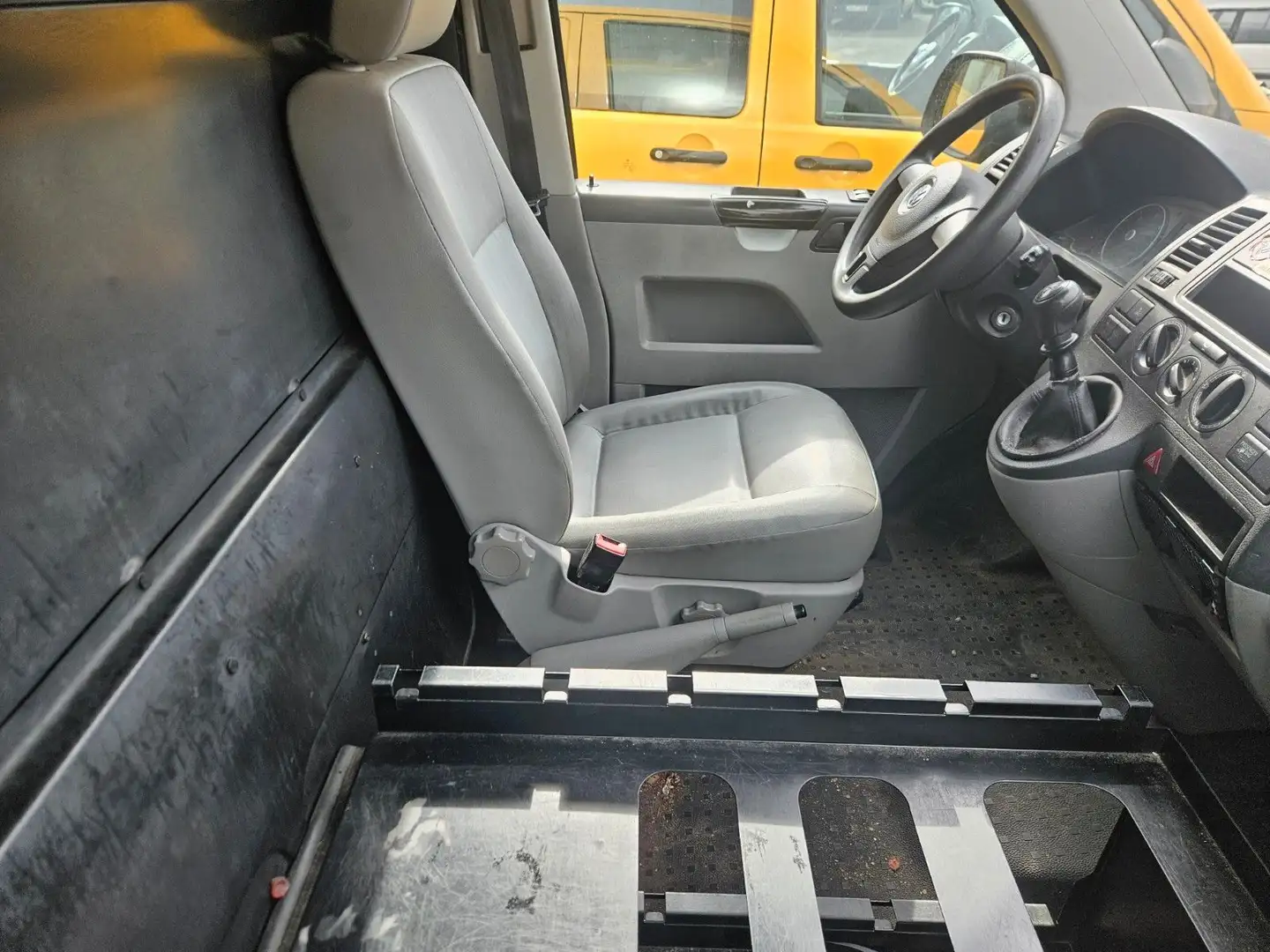 Volkswagen T5 Transporter Kasten-Kombi Kasten Žlutá - 2