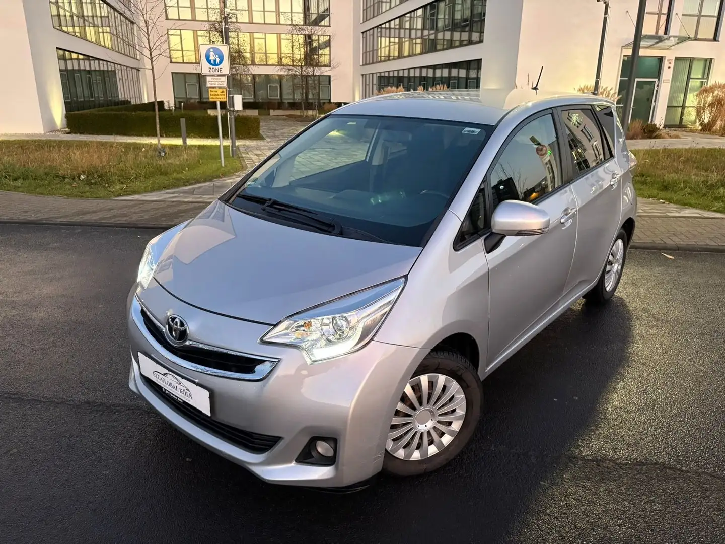 Toyota Verso-S Club,1.Hand,Klimaautomatik,Kamera Argent - 2