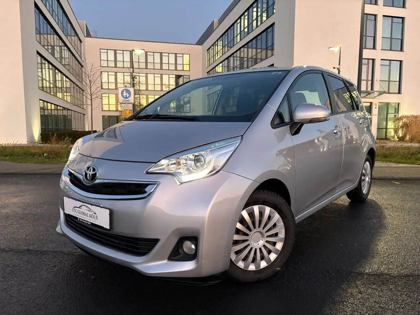Toyota Verso-S Club,1.Hand,Klimaautomatik,Kamera Argent - 1