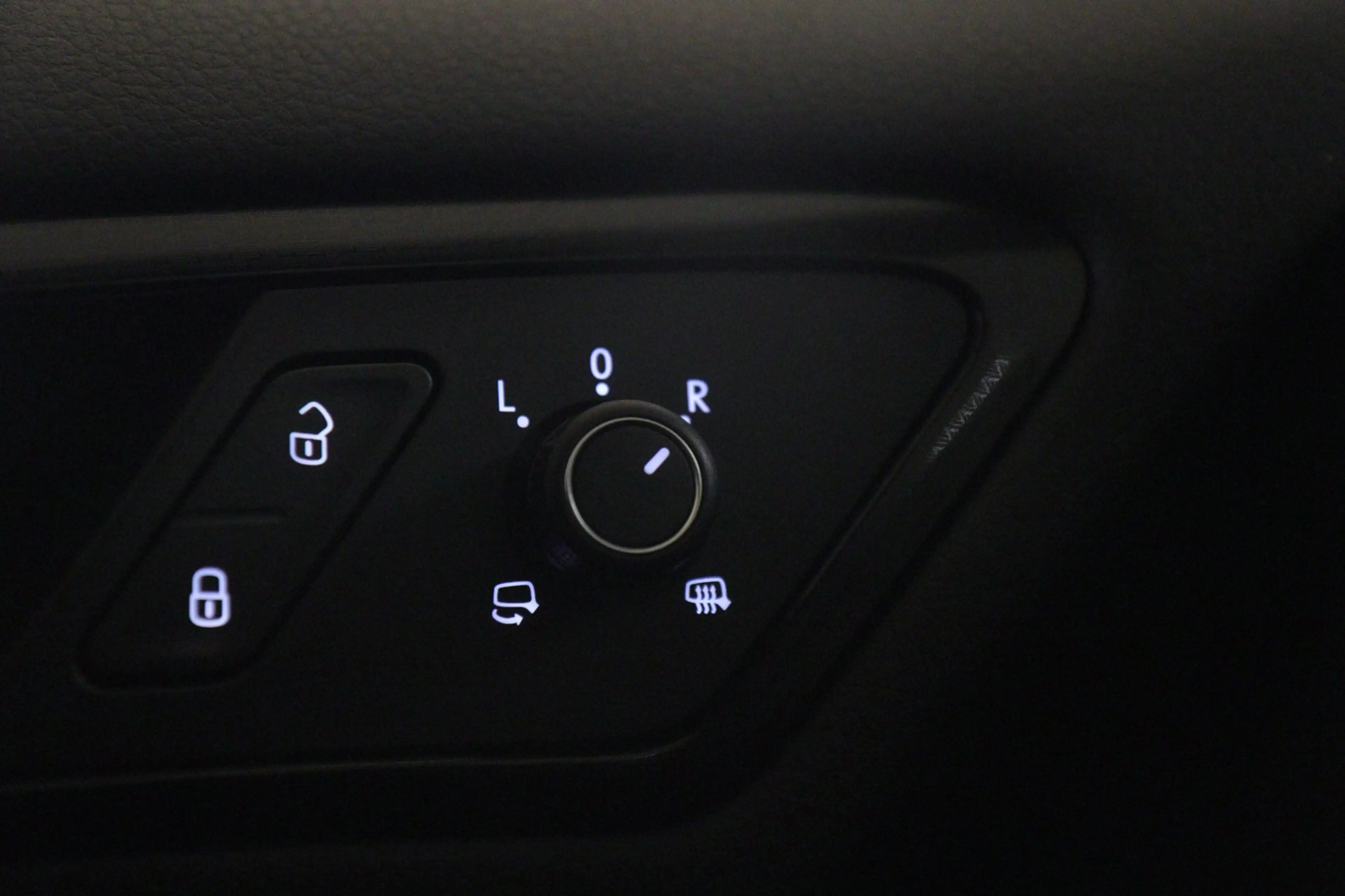 Volkswagen Golf Variant 2.0 TSI 4Motion R /PANO/AKRA/ACC/DCC/DYNAUDIO/SFEE — photo 48