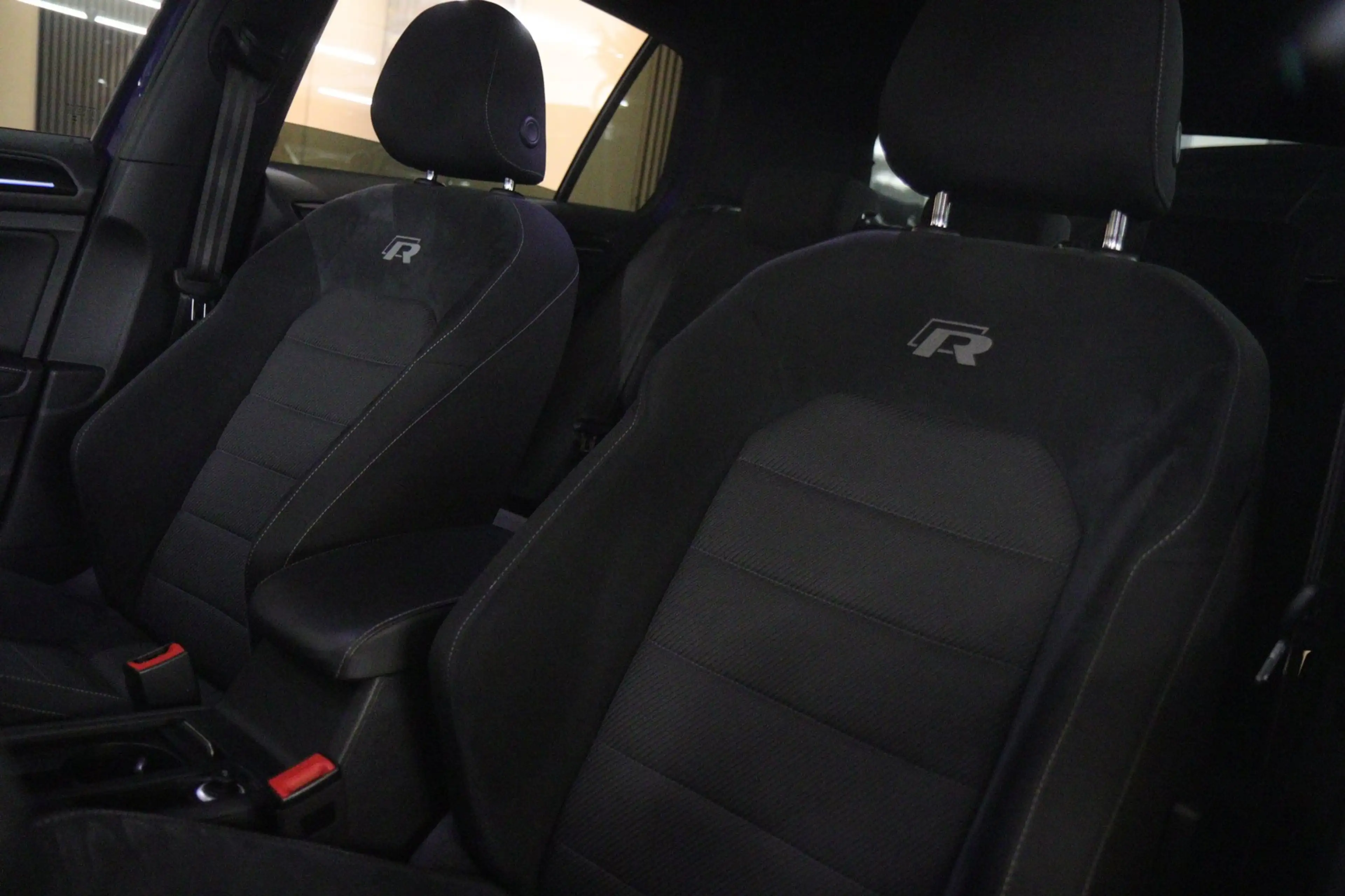 Volkswagen Golf Variant 2.0 TSI 4Motion R /PANO/AKRA/ACC/DCC/DYNAUDIO/SFEE — photo 13