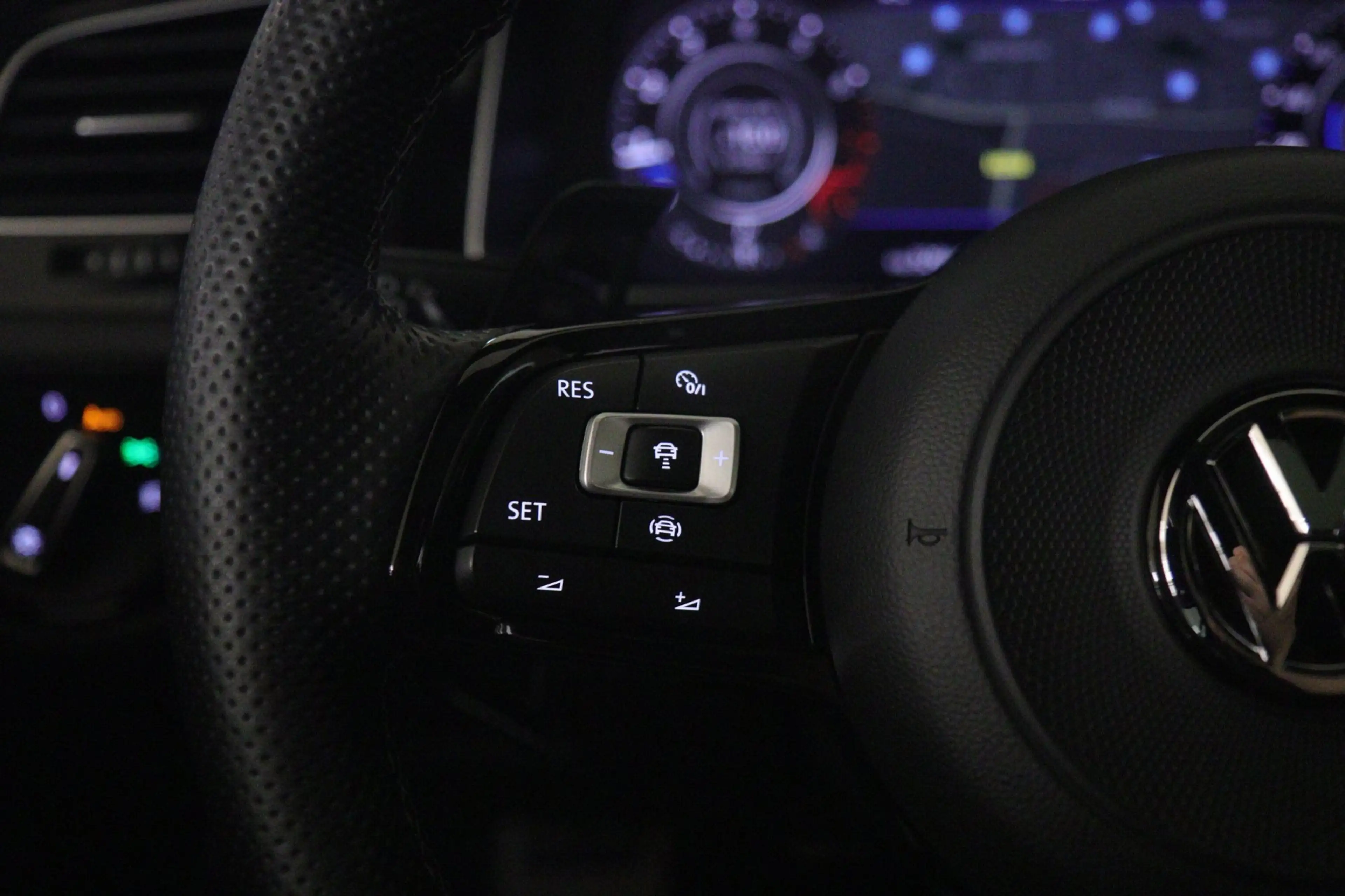 Volkswagen Golf Variant 2.0 TSI 4Motion R /PANO/AKRA/ACC/DCC/DYNAUDIO/SFEE — photo 17