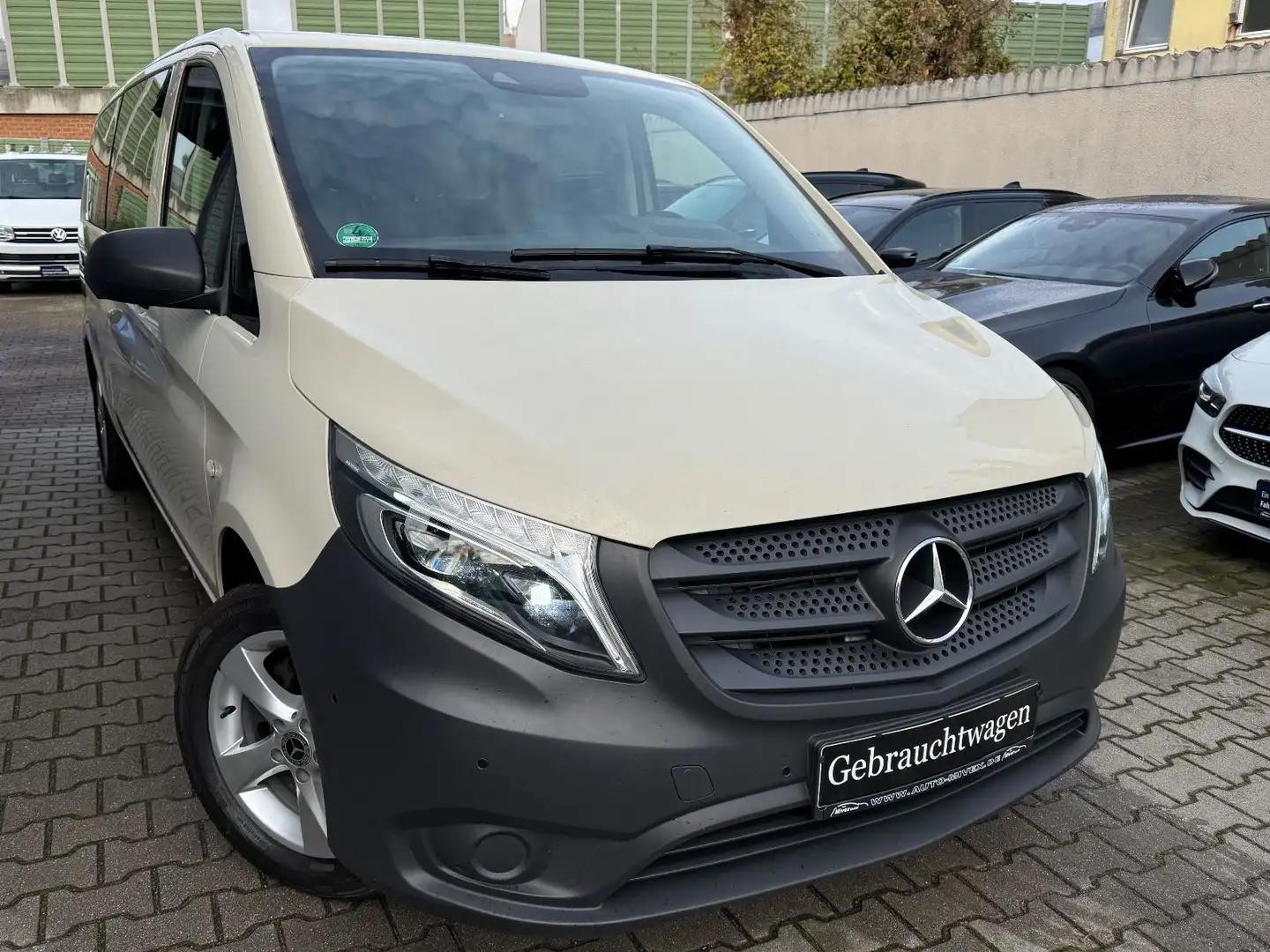 Mercedes-Benz Vito Tourer 114 CDI/BT extralang 1. Hand 9 Sitze Gris - 1