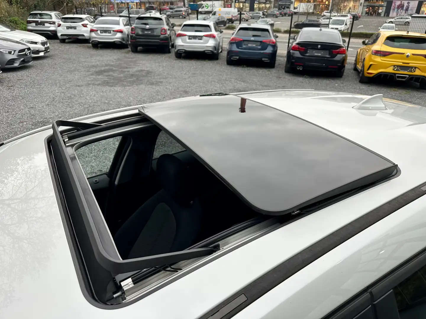 BMW 118 1.5*TOIT OUVRANT*EXCELLENT ETAT*CARNET COMPLET BMW Blanc - 2