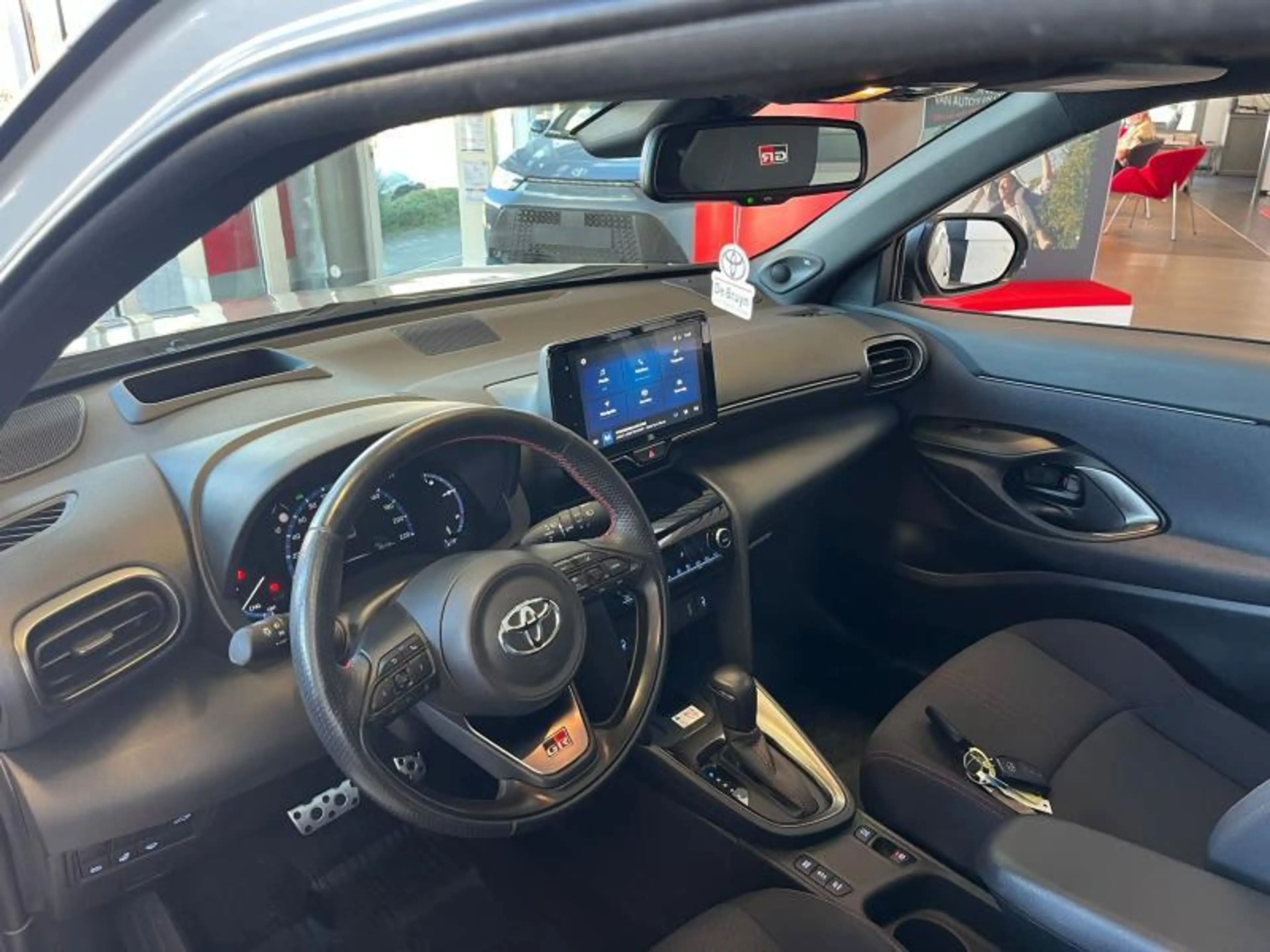 Toyota Yaris Cross GR Sport Bi-tone — photo 6