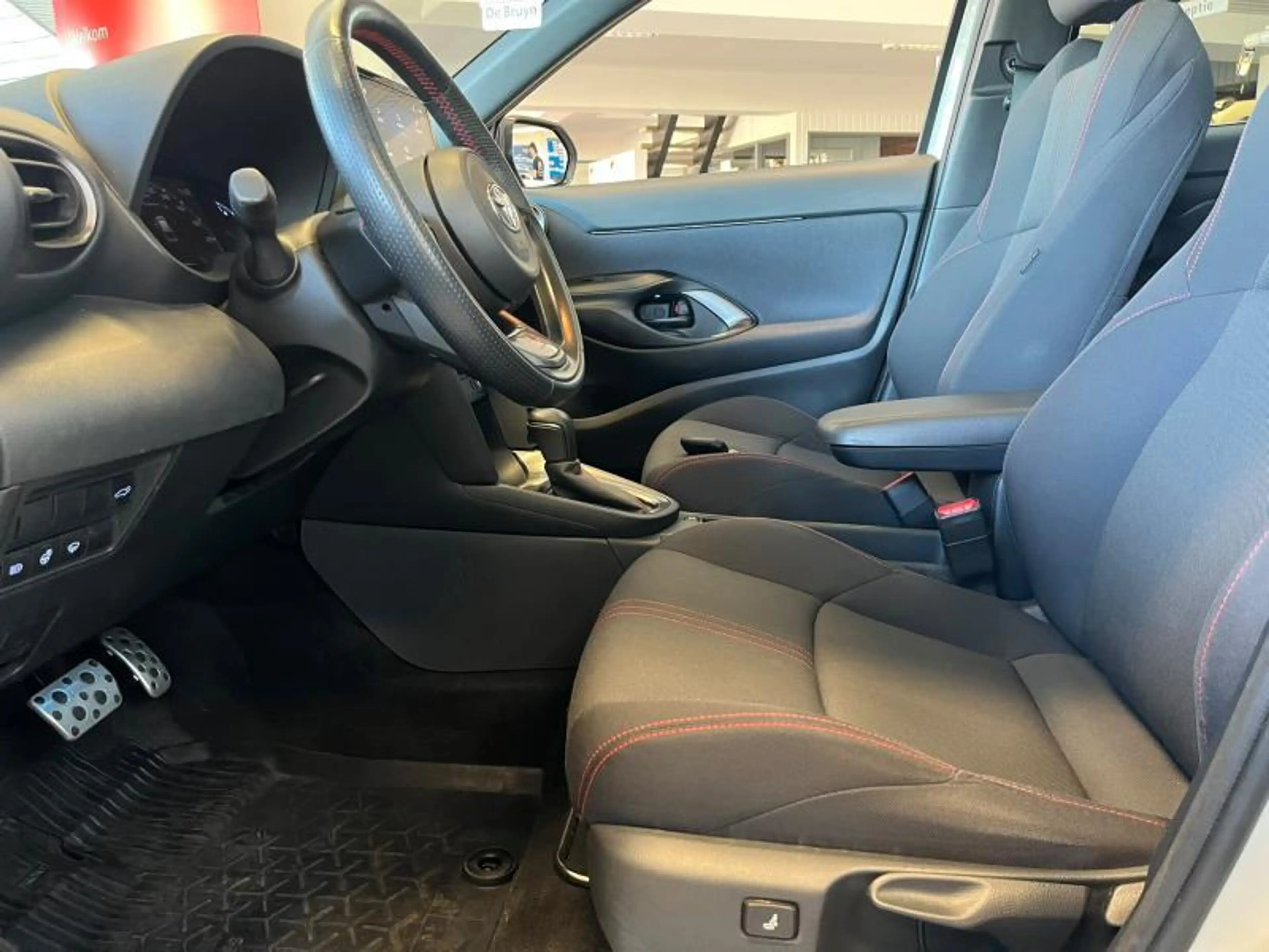 Toyota Yaris Cross GR Sport Bi-tone — photo 8