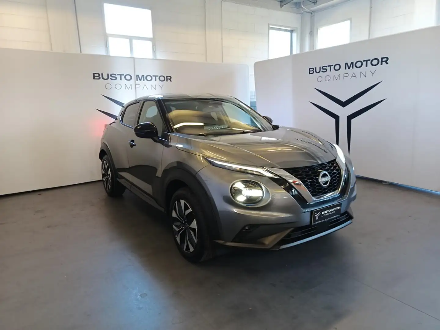 Nissan Juke 1.0 DIG-T 114 CV Acenta 10 ANNI GARANTITA Grigio - 1