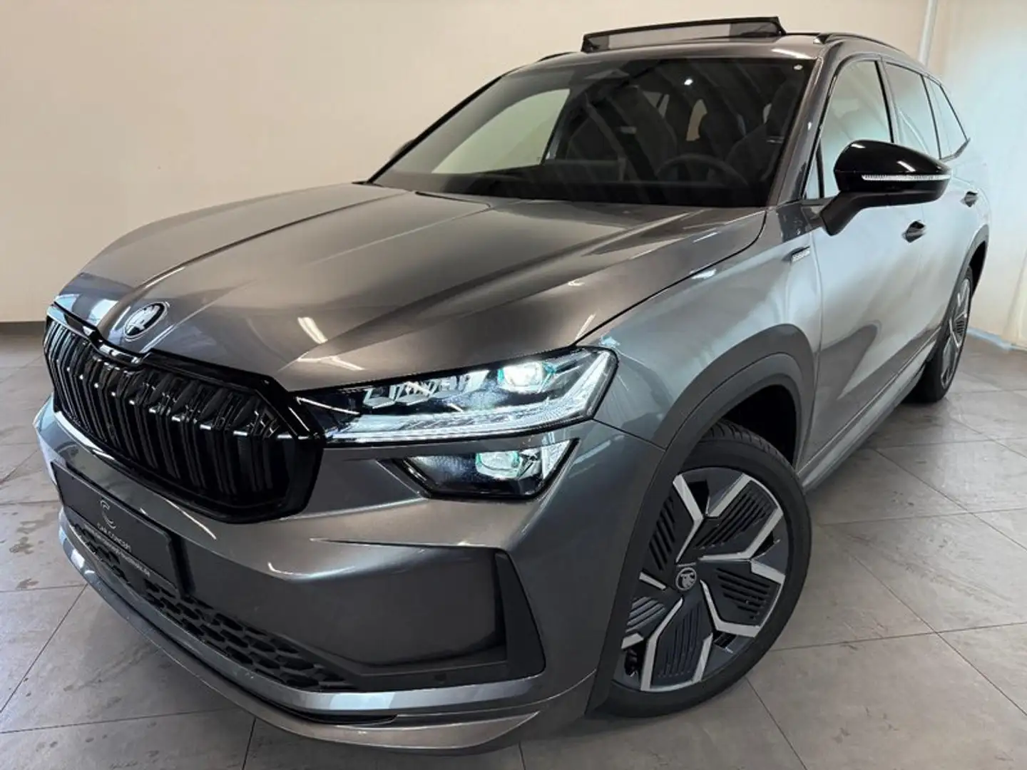 Skoda Kodiaq 1.5 TSI mHEV Sportline AHK PANO 7-SITZE Grau - 1