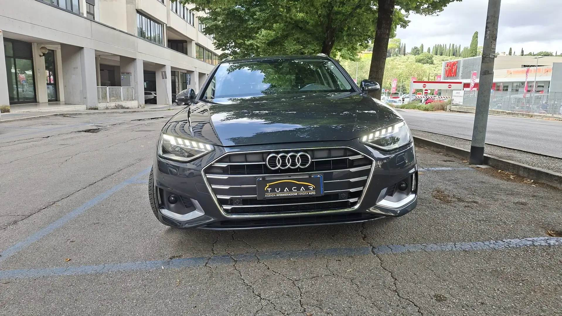 Audi A4 A4  Avant 40 2.0 tdi Business Advanced 190cv Grijs - 2