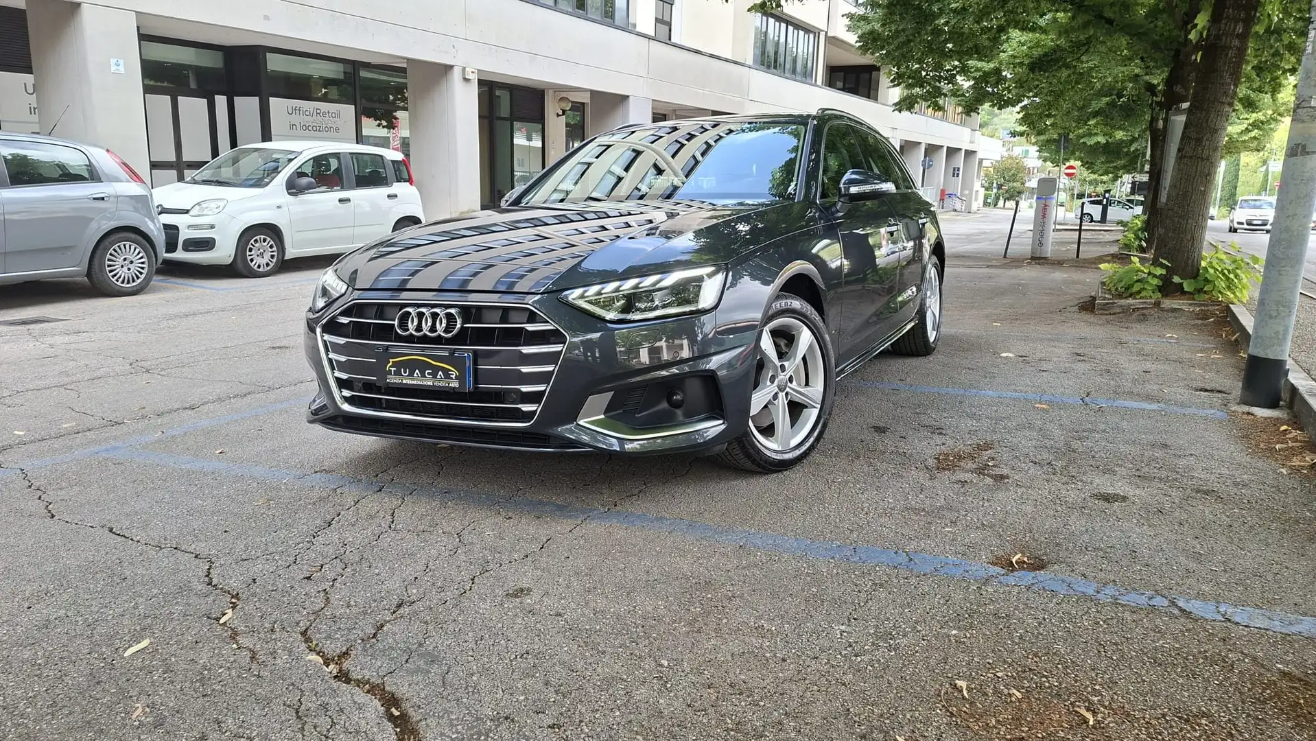 Audi A4 A4  Avant 40 2.0 tdi Business Advanced 190cv Grijs - 1