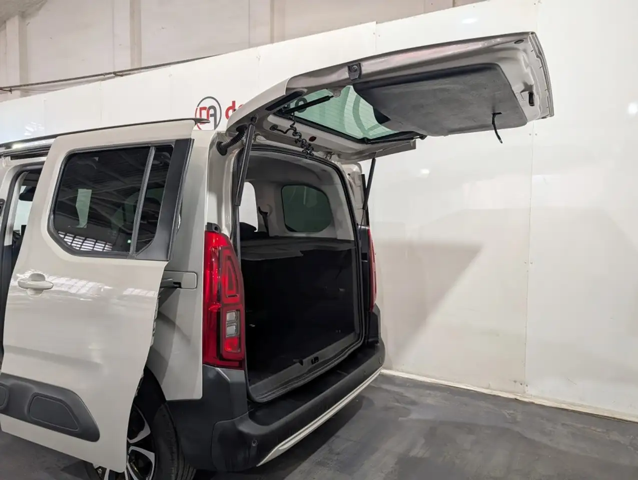 2022 Citroen Berlingo BlueHDi S&S Talla M Shine 100, photograph 6