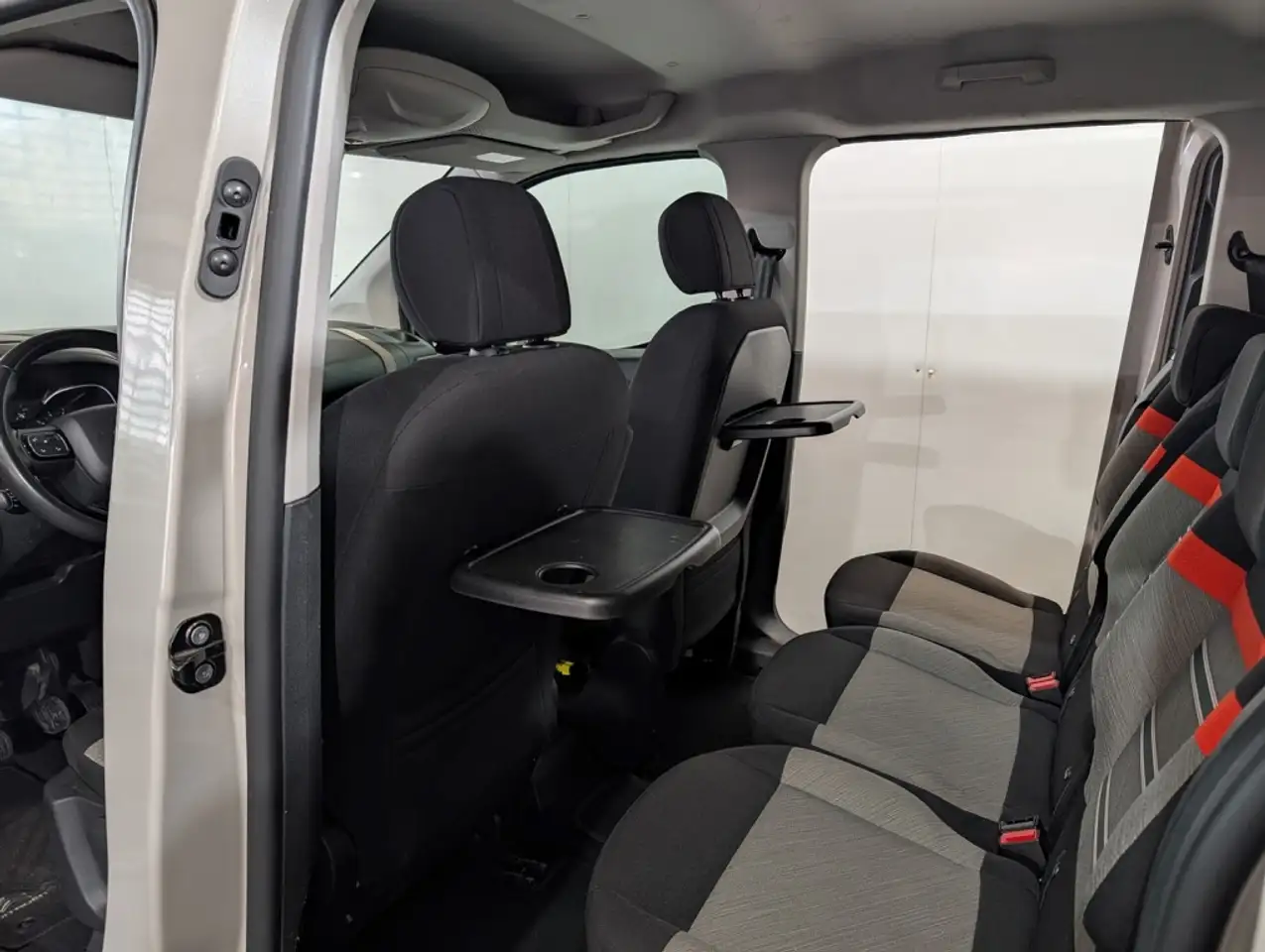 2022 Citroen Berlingo BlueHDi S&S Talla M Shine 100, photograph 9