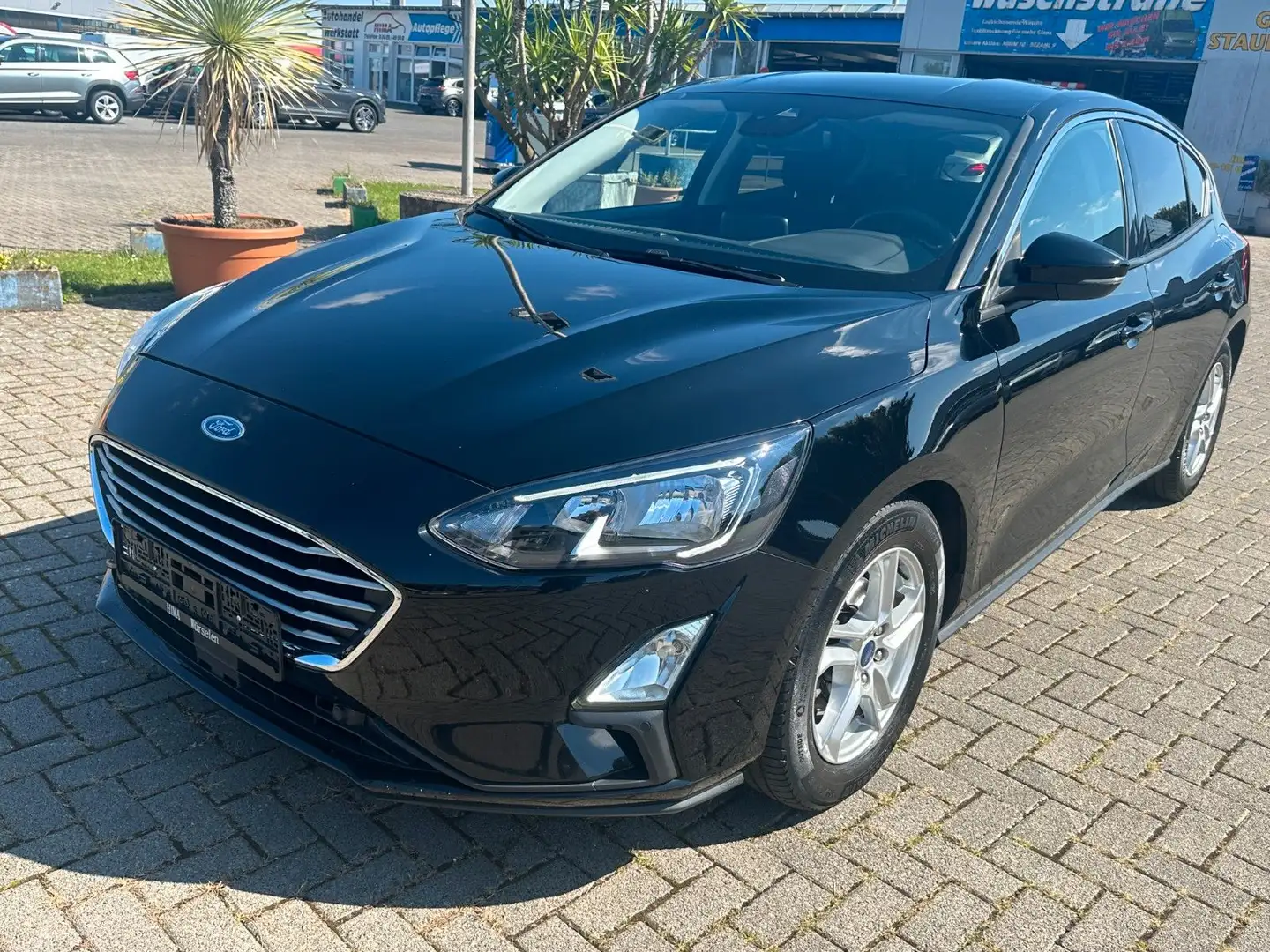 Ford Focus Lim. Cool & Connect*Automat* Schwarz - 2