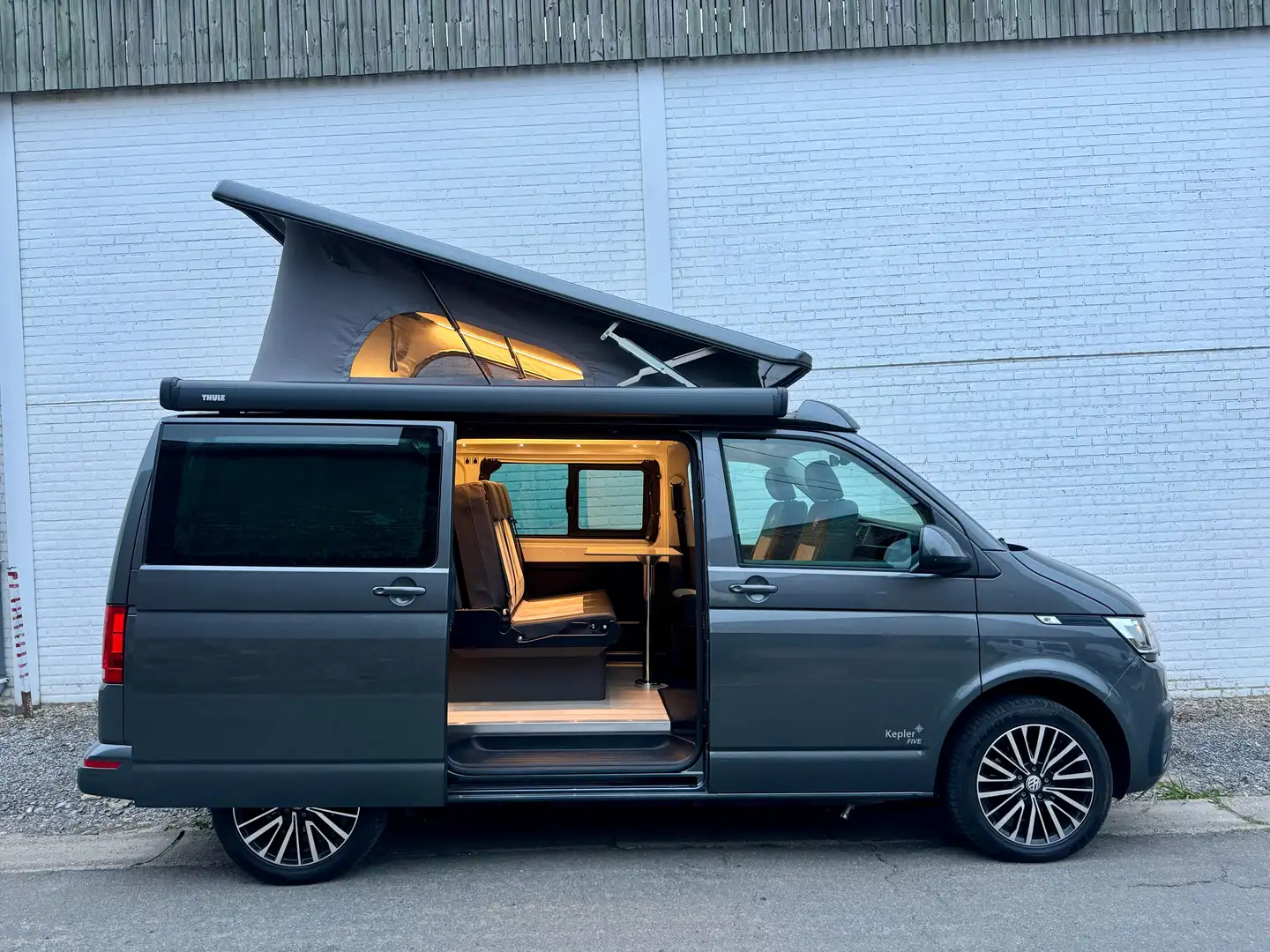 Volkswagen T6.1 California WESTFALIA 2.0 TDI DSG  5PL‼️ ACC GARANTIE 12M Grijs - 1