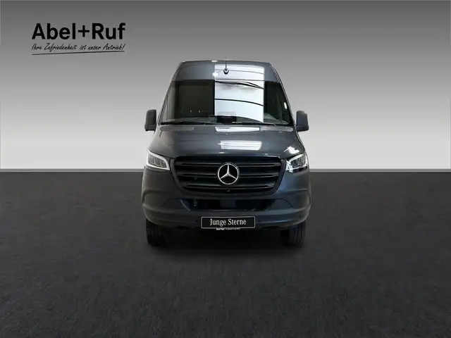 Mercedes-Benz Sprinter view 2
