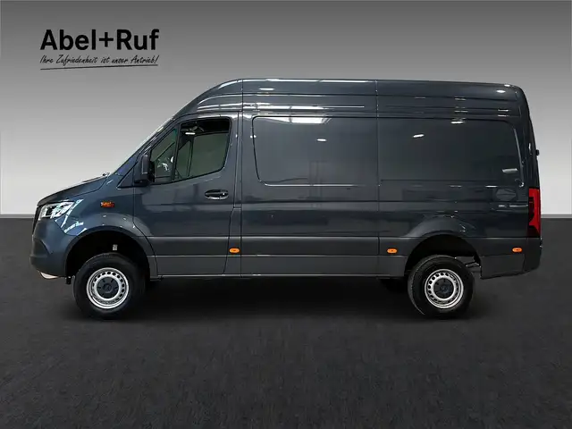 Mercedes-Benz Sprinter view 5