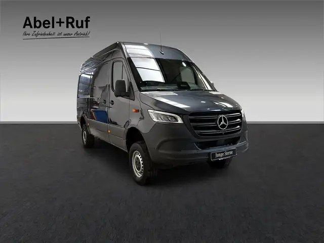 Mercedes-Benz Sprinter view 6