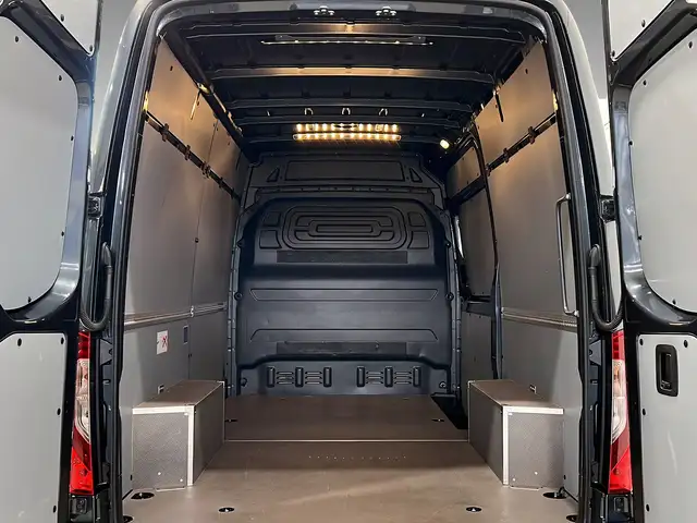 Mercedes-Benz Sprinter view 8