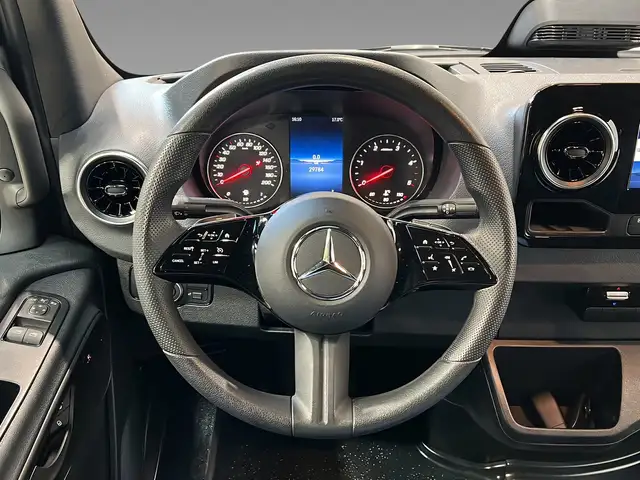 Mercedes-Benz Sprinter view 14