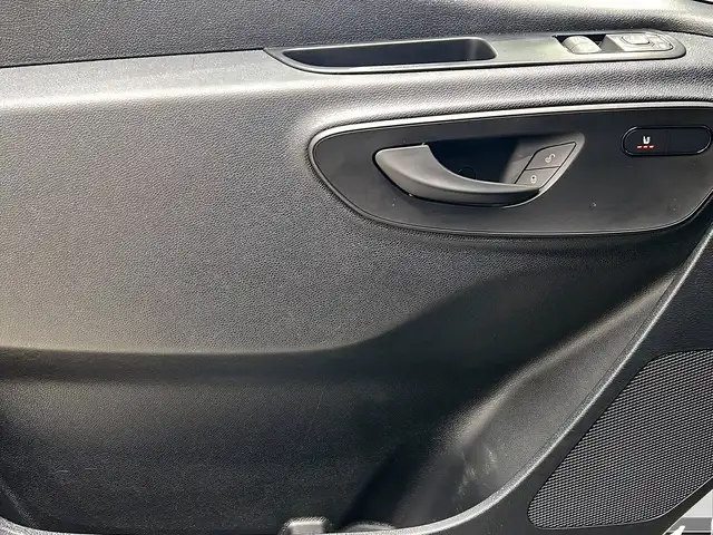 Mercedes-Benz Sprinter view 13