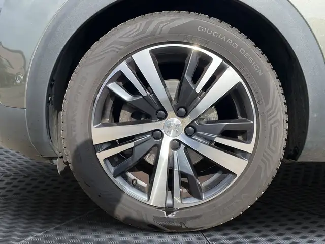 Peugeot 3008 view 9