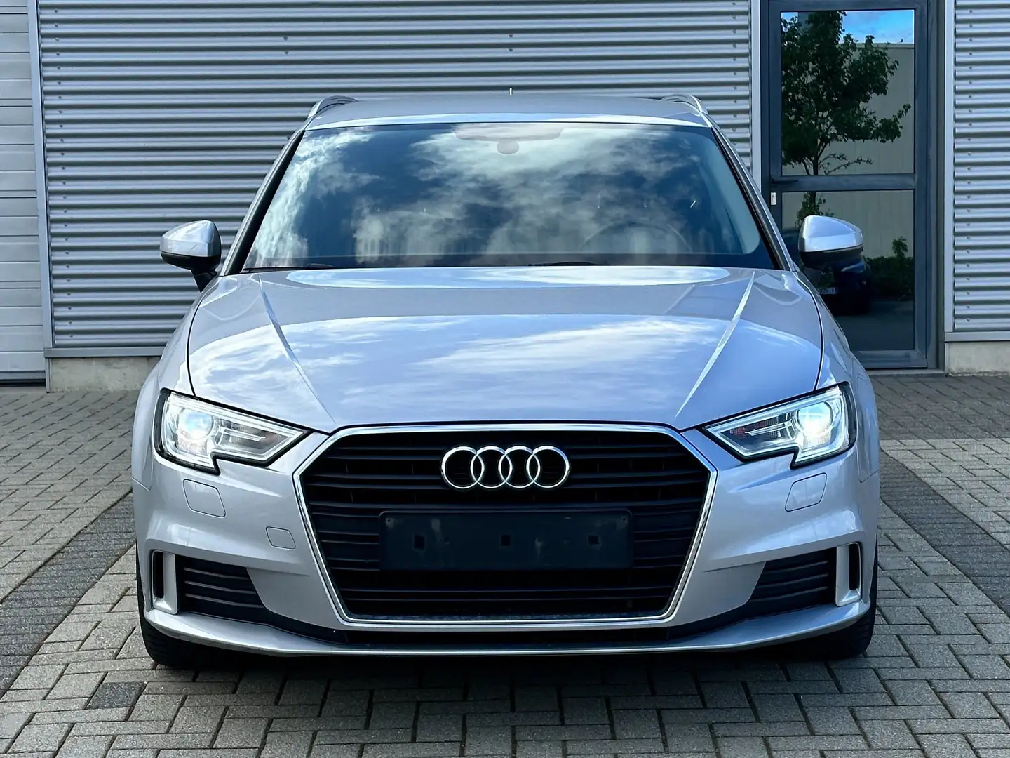 Audi A3 1.6 TDi Business Edition S tronic Gris - 2