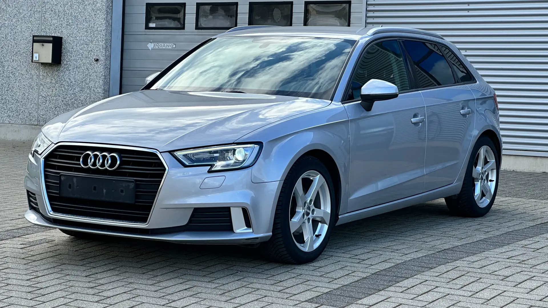 Audi A3 1.6 TDi Business Edition S tronic Gris - 1