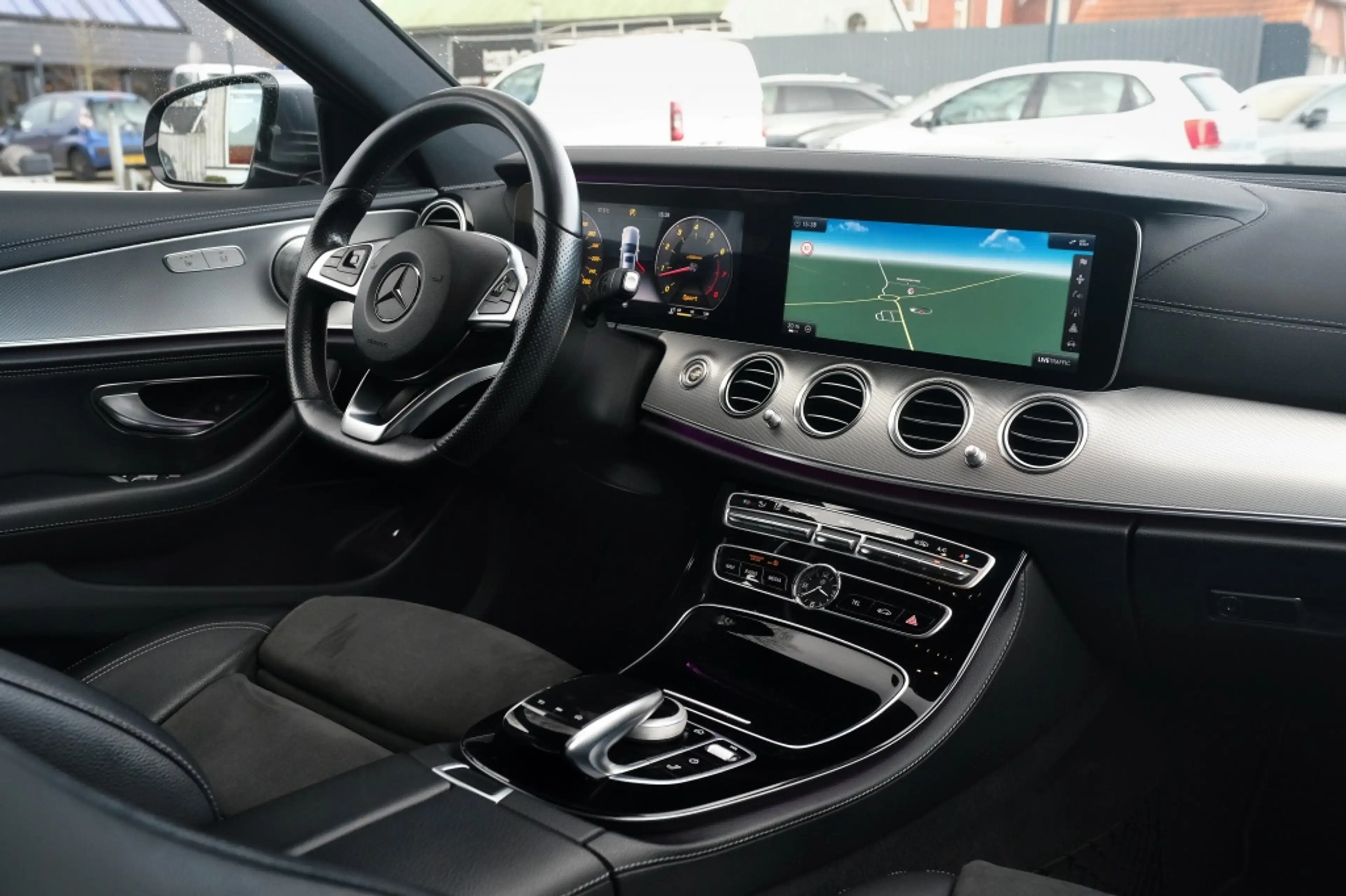 Mercedes-Benz E 250 Estate AMG-Line Burmester, Trekhaak, HUD, Zeer net — photo 2