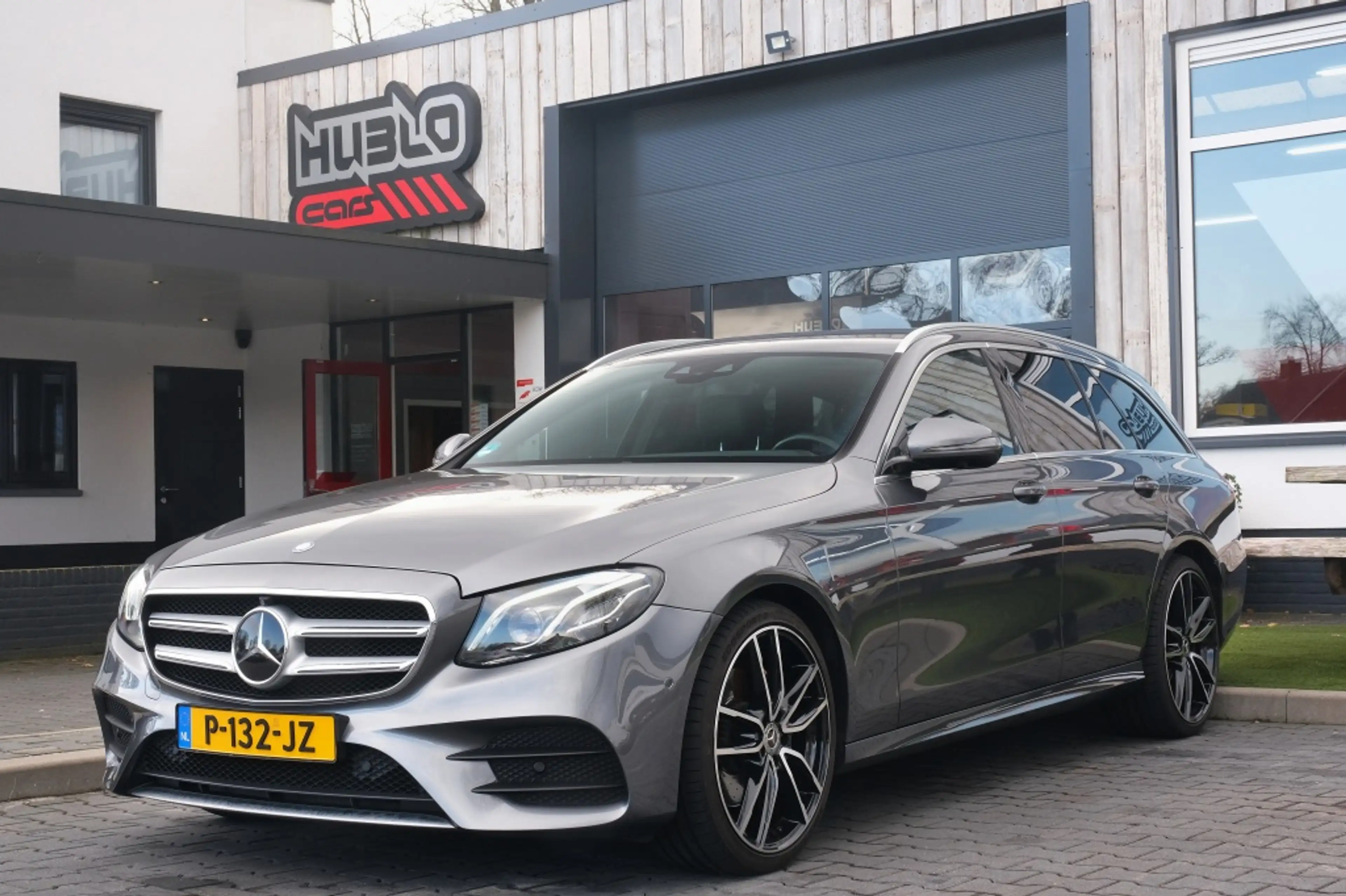 Mercedes-Benz E 250 Estate AMG-Line Burmester, Trekhaak, HUD, Zeer net