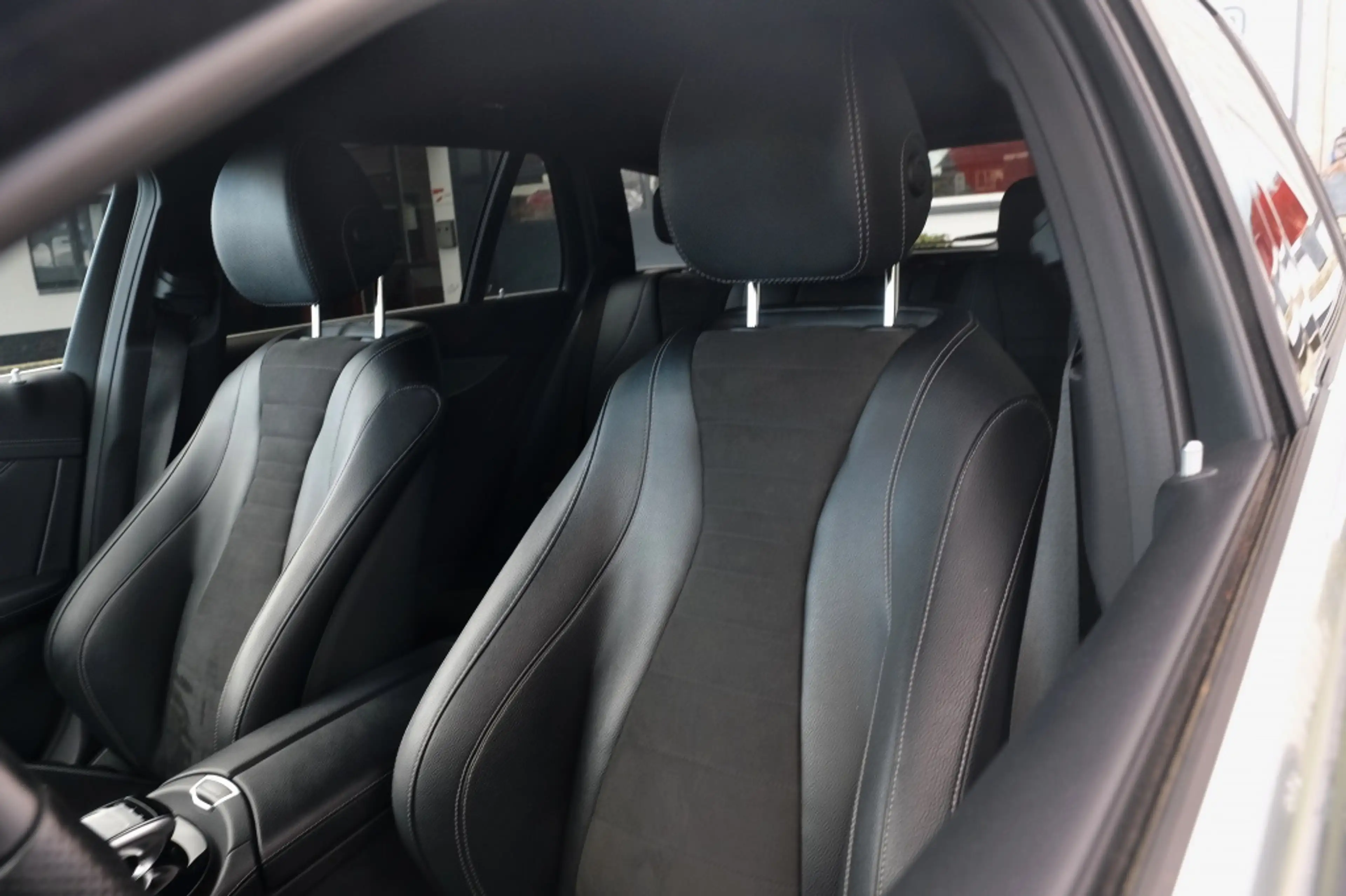 Mercedes-Benz E 250 Estate AMG-Line Burmester, Trekhaak, HUD, Zeer net — photo 3