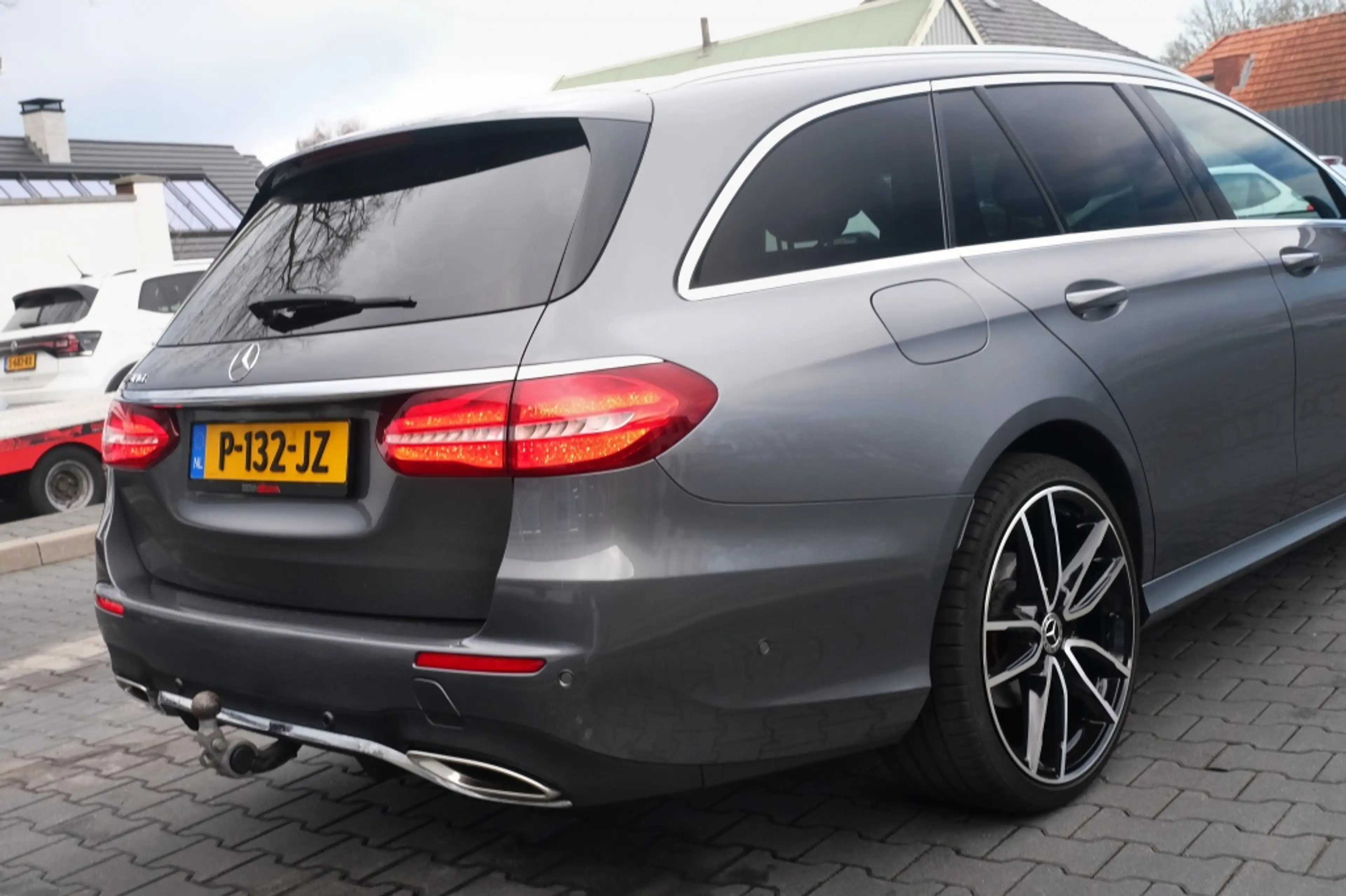 Mercedes-Benz E 250 Estate AMG-Line Burmester, Trekhaak, HUD, Zeer net — photo 11