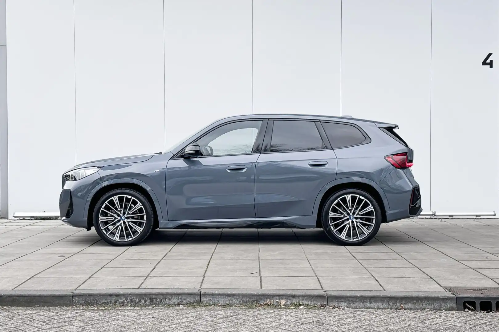 BMW iX1 xDrive30 M-Sport Comfort Acces / Stuurwielrand Ver Gris - 2