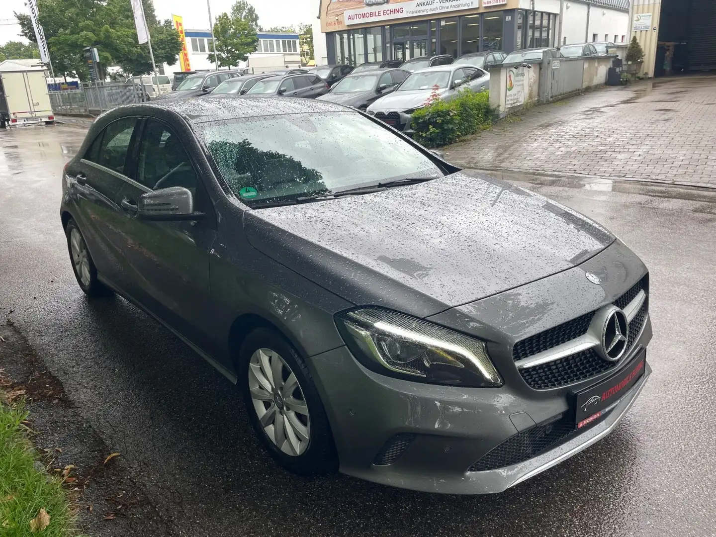Mercedes-Benz A 200 BE Automatik*Navi*Leder*Xenon*LED* Gris - 2