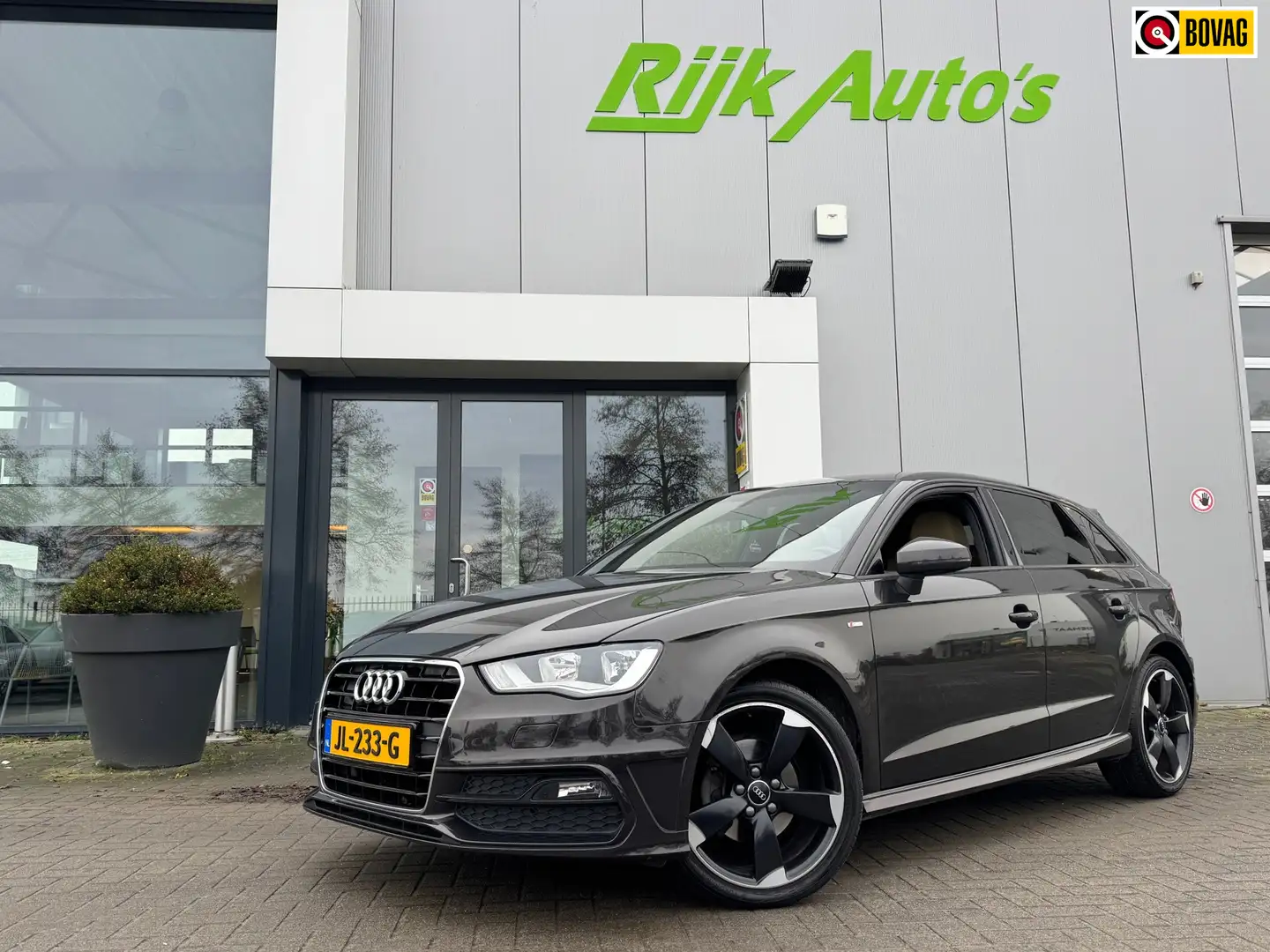 Audi A3 Sportback 1.4 TFSI CoD S-Line * Leder * Navigatie Коричневий - 1