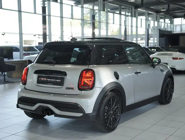 Mini Cooper Cooper view 8