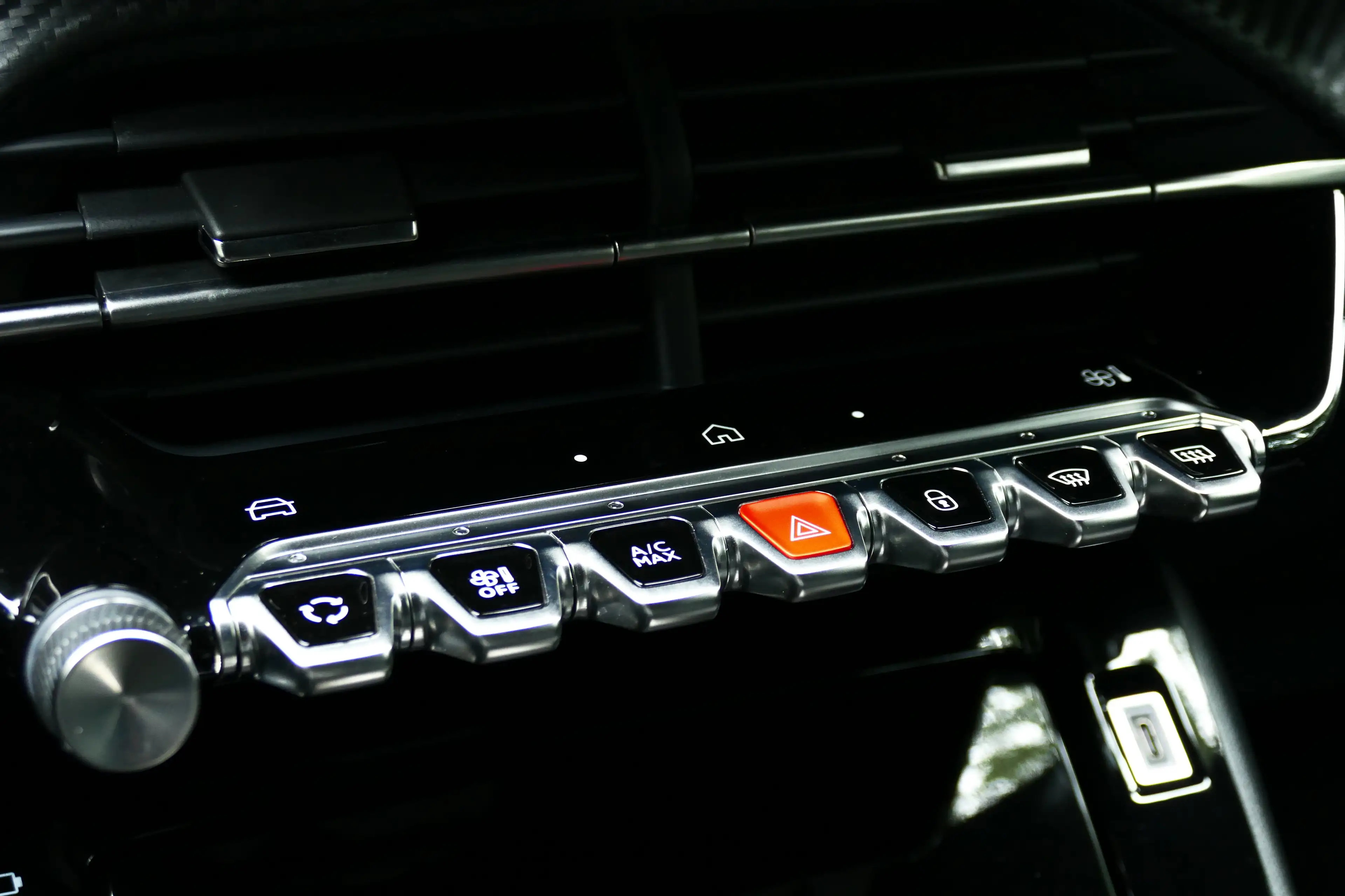 Peugeot e-2008 136PK 50KWH GT / CAMERA V+A / KEYLESS / FULL-LED / — photo 31
