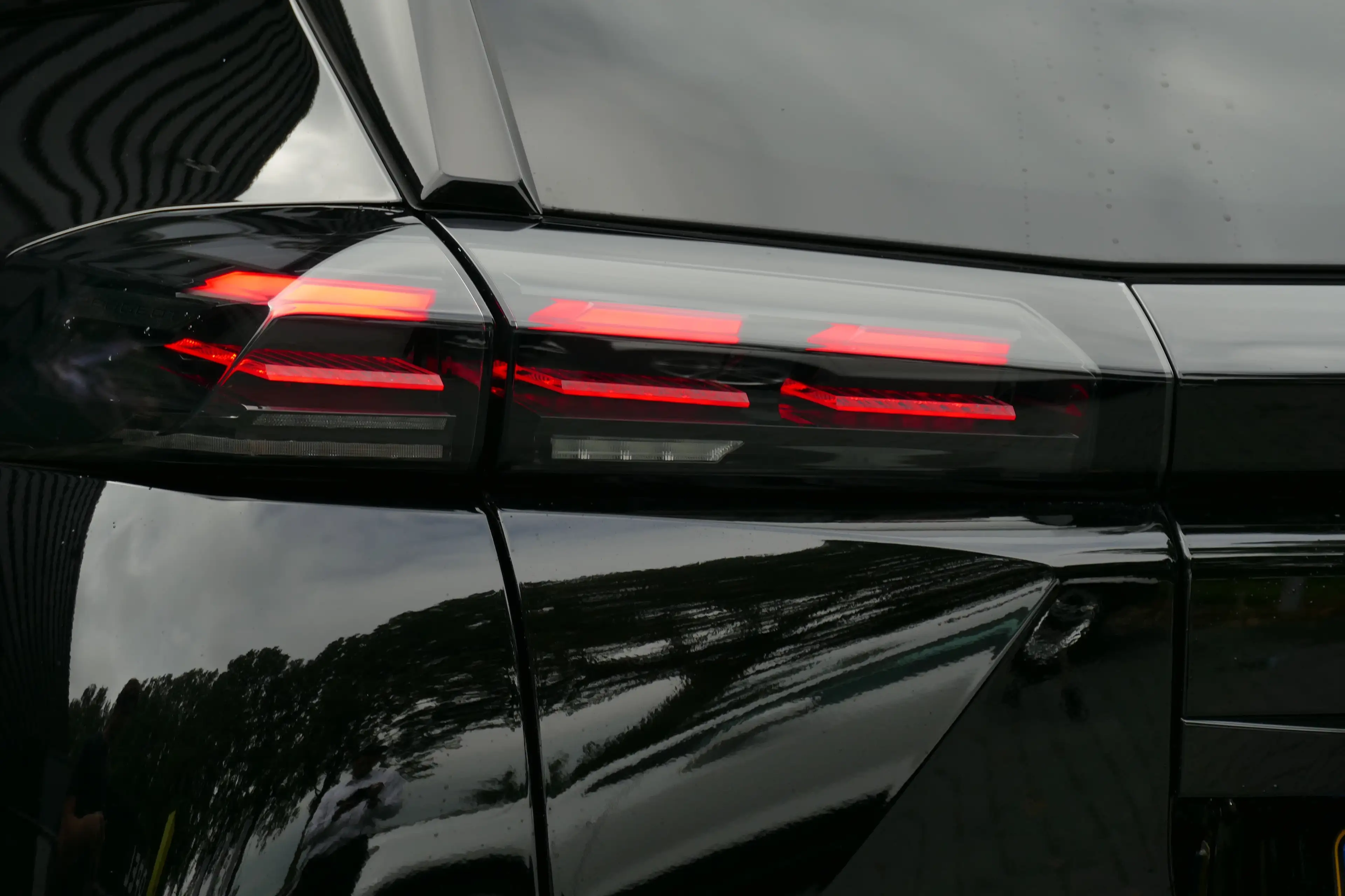 Peugeot e-2008 136PK 50KWH GT / CAMERA V+A / KEYLESS / FULL-LED / — photo 6