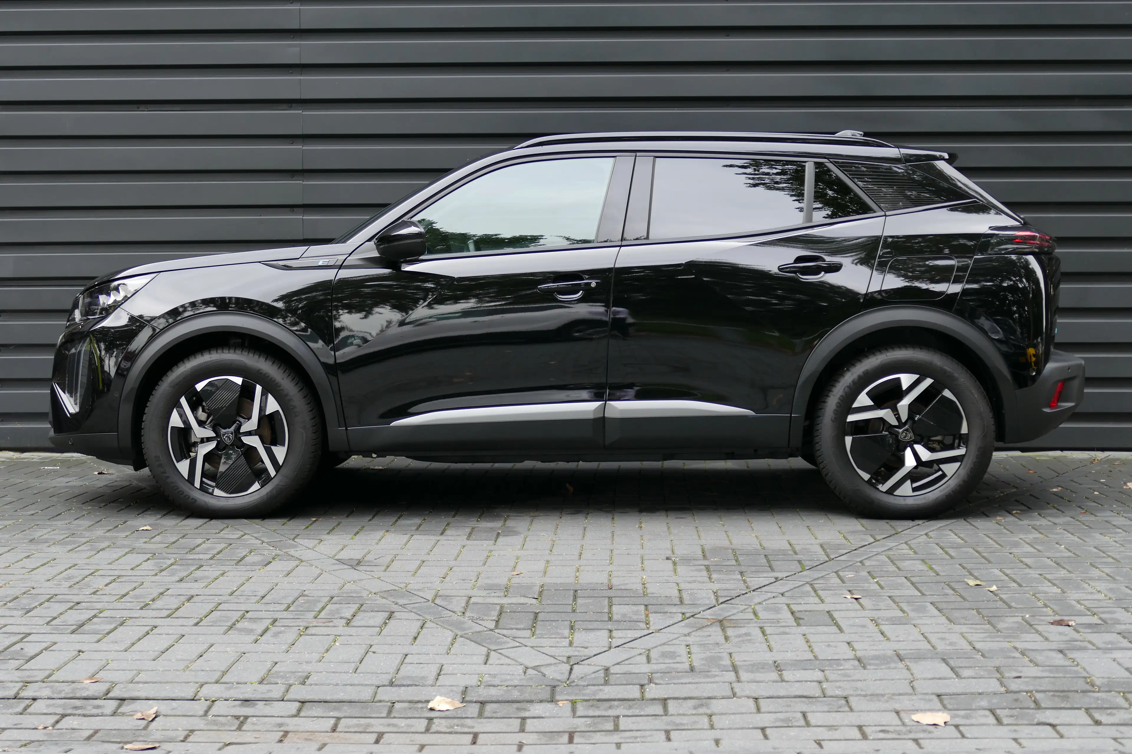 Peugeot e-2008 136PK 50KWH GT / CAMERA V+A / KEYLESS / FULL-LED / — photo 2