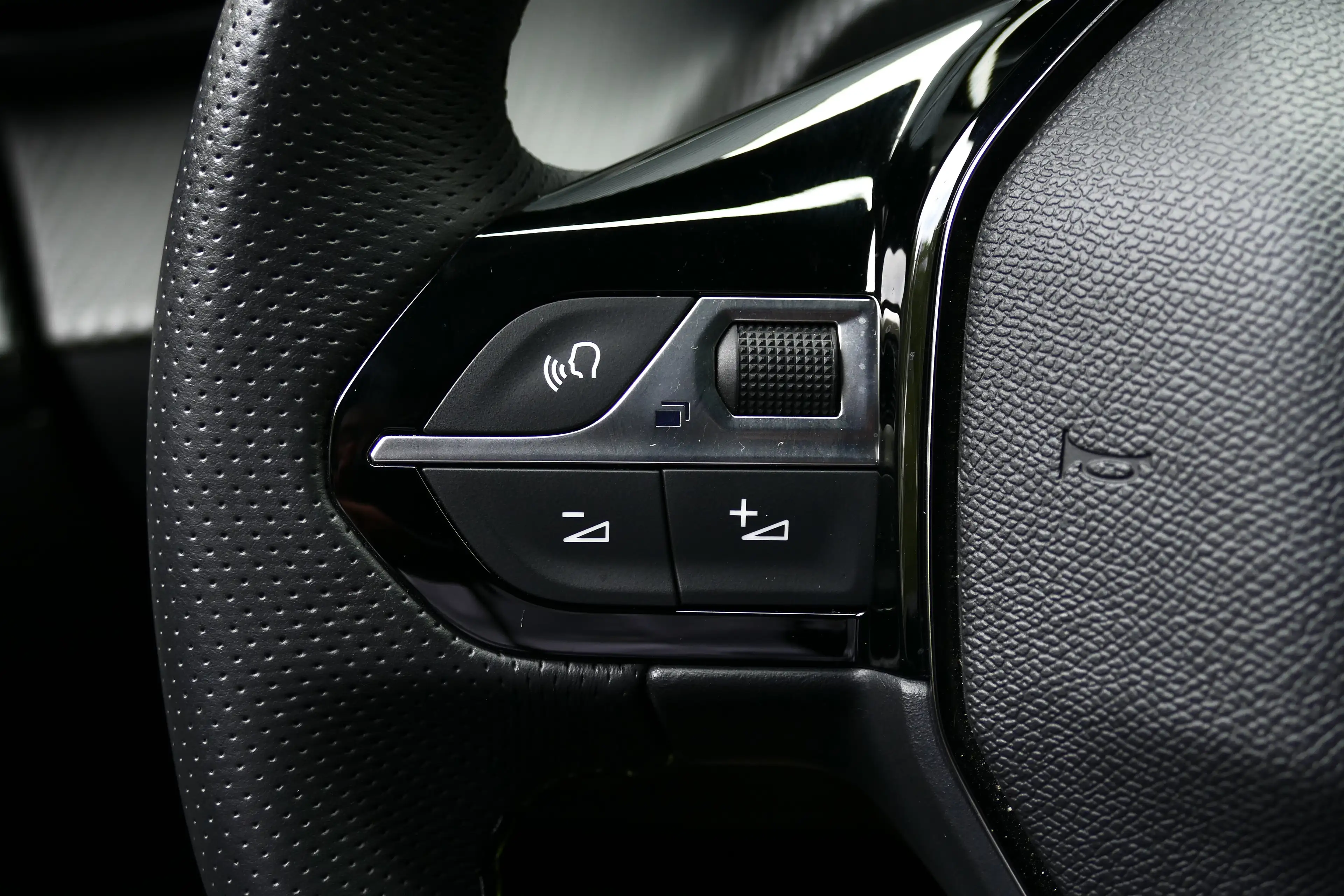 Peugeot e-2008 136PK 50KWH GT / CAMERA V+A / KEYLESS / FULL-LED / — photo 21