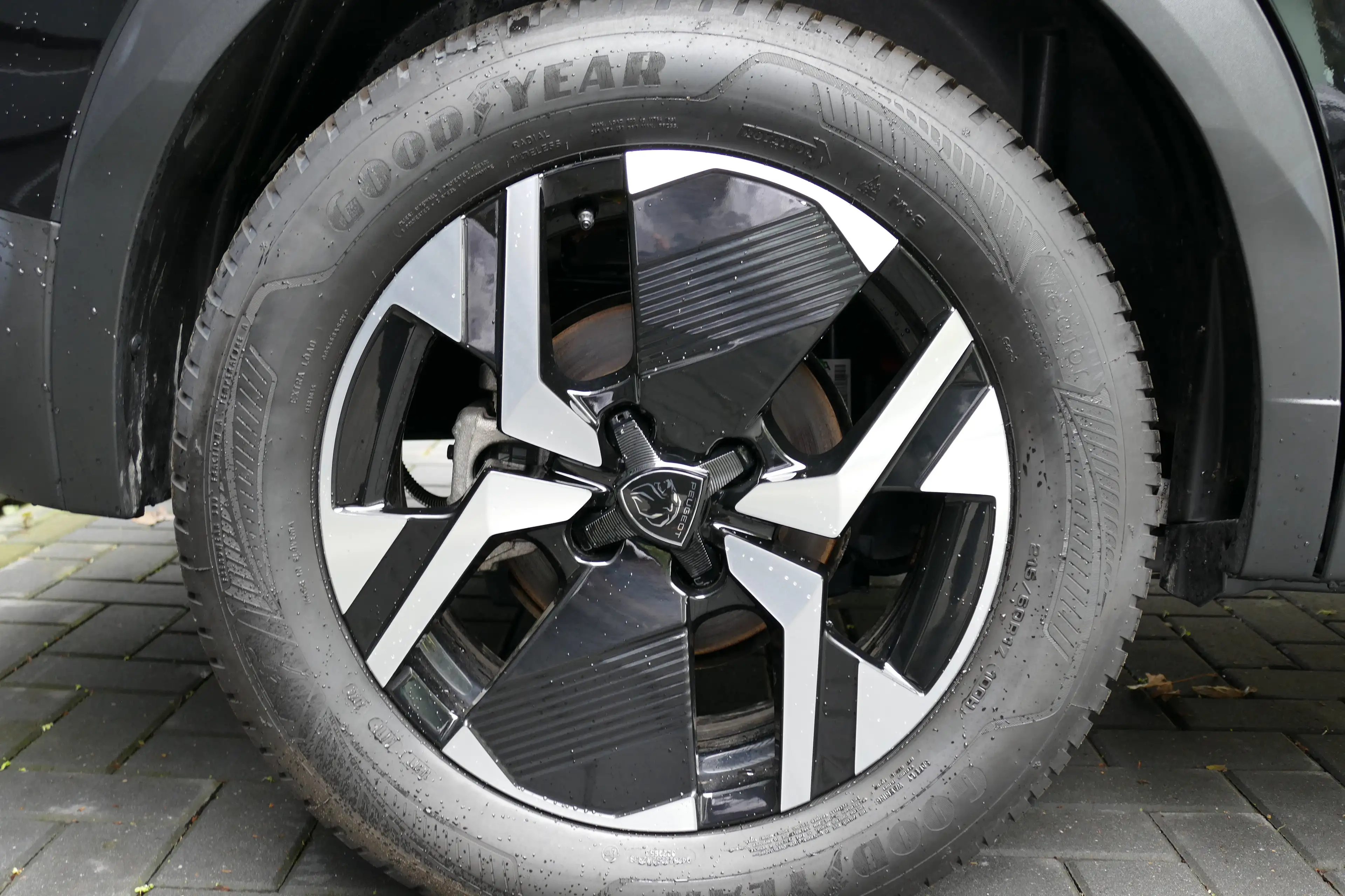 Peugeot e-2008 136PK 50KWH GT / CAMERA V+A / KEYLESS / FULL-LED / — photo 12