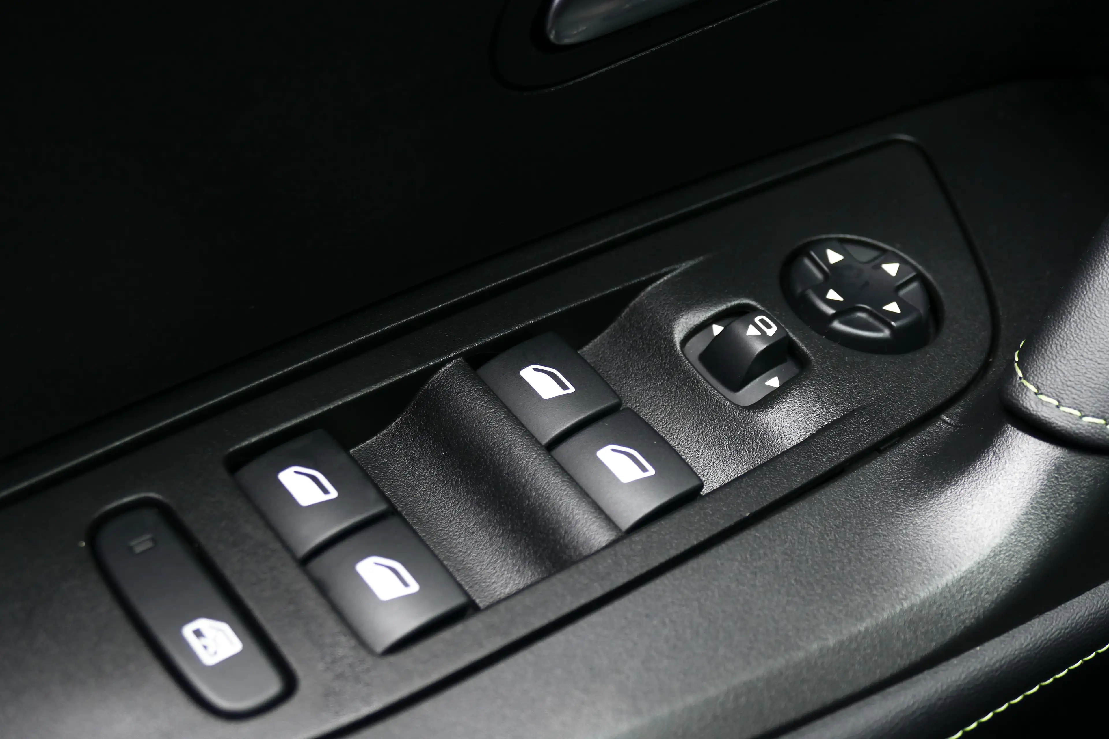 Peugeot e-2008 136PK 50KWH GT / CAMERA V+A / KEYLESS / FULL-LED / — photo 19